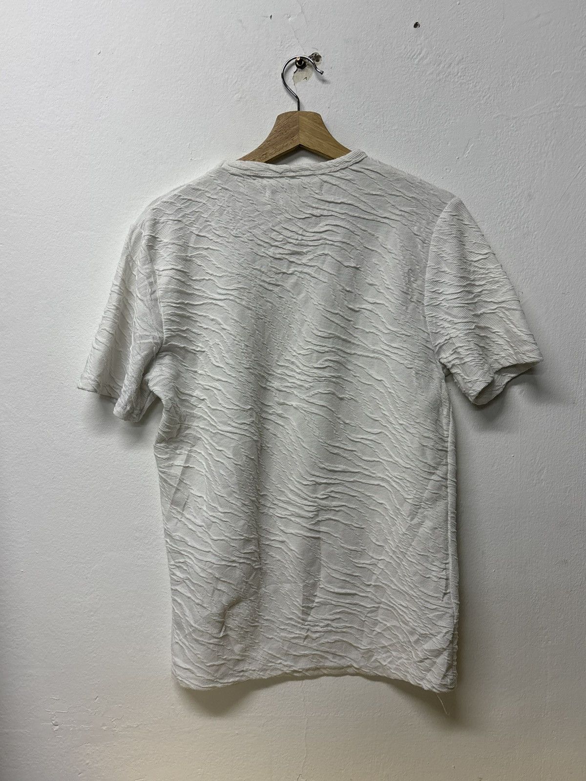 Katharine Hamnett London Katharine Hamnett London V-neck short-sleeve 3D Knitted Size US L / EU 52-54 / 3 - 11 Thumbnail