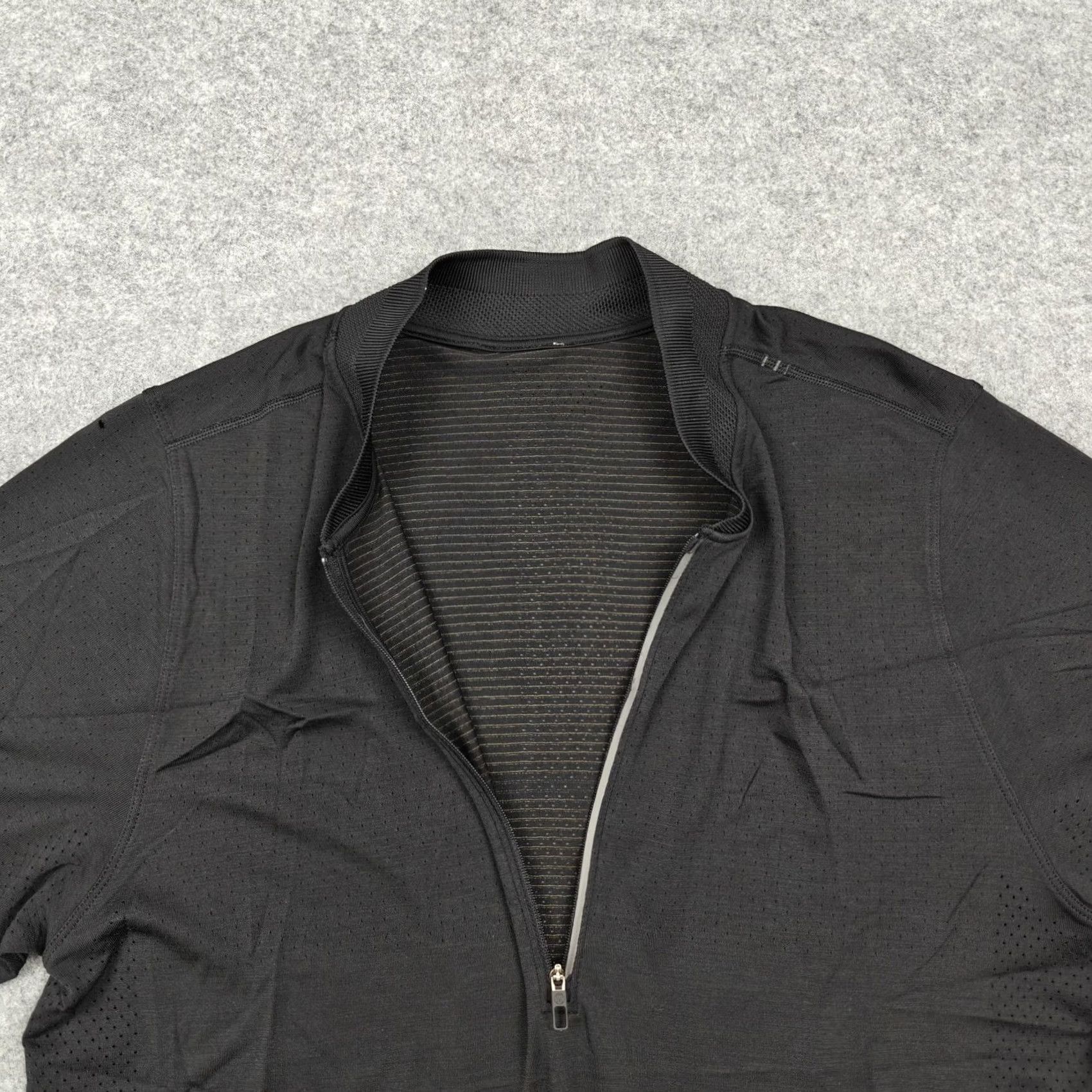 Lululemon Lululemon Metal Vent Tech Surge Shirt Mens Large Black 1/4 Zip Running Training Size US L / EU 52-54 / 3 - 4 Thumbnail