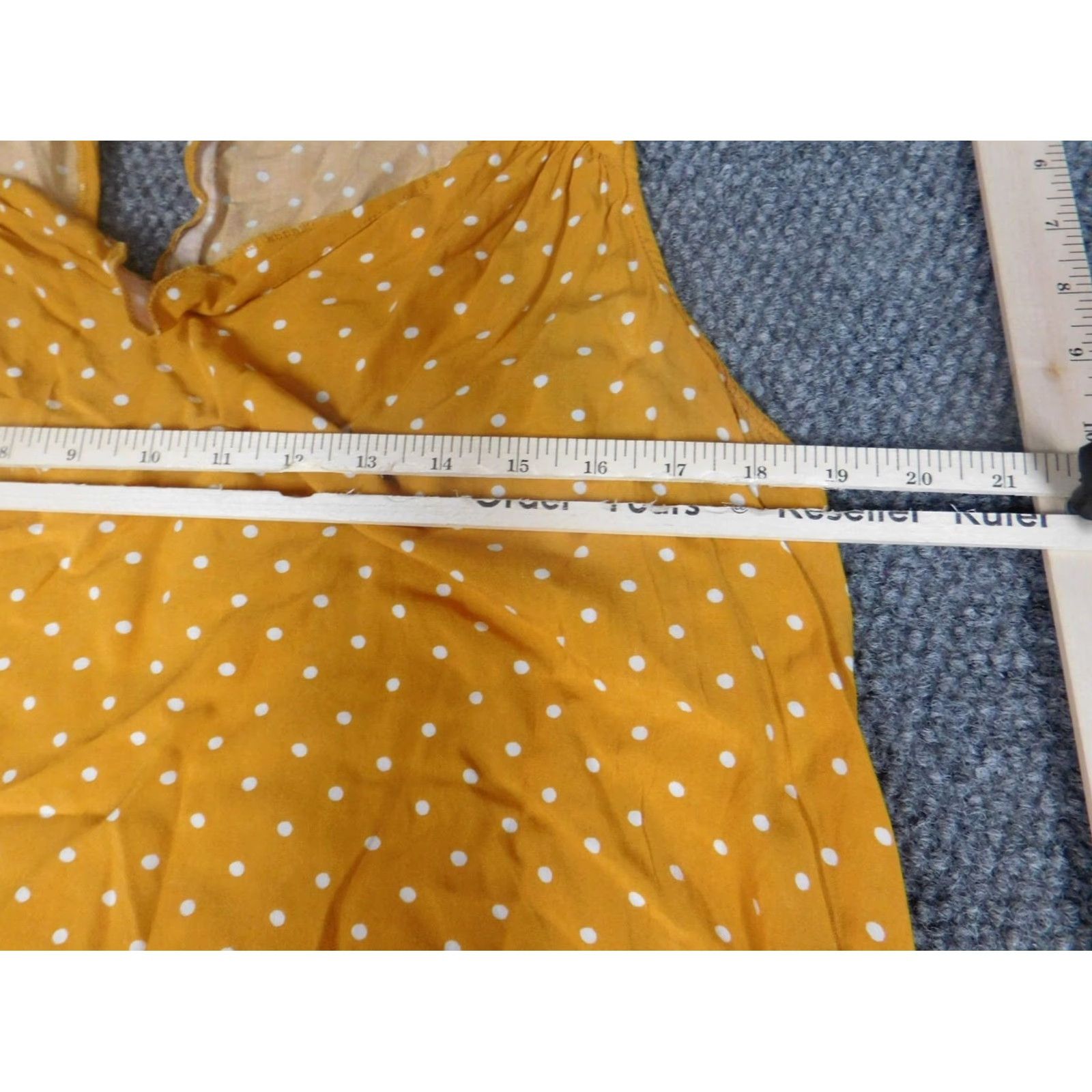 Old Navy Old Navy Blouse Womens L Gold V-Neck Short Sleeve Pullover Regular Rayon Down Casual Dot Pattern Size L / US 10 / IT 46 - 4 Thumbnail