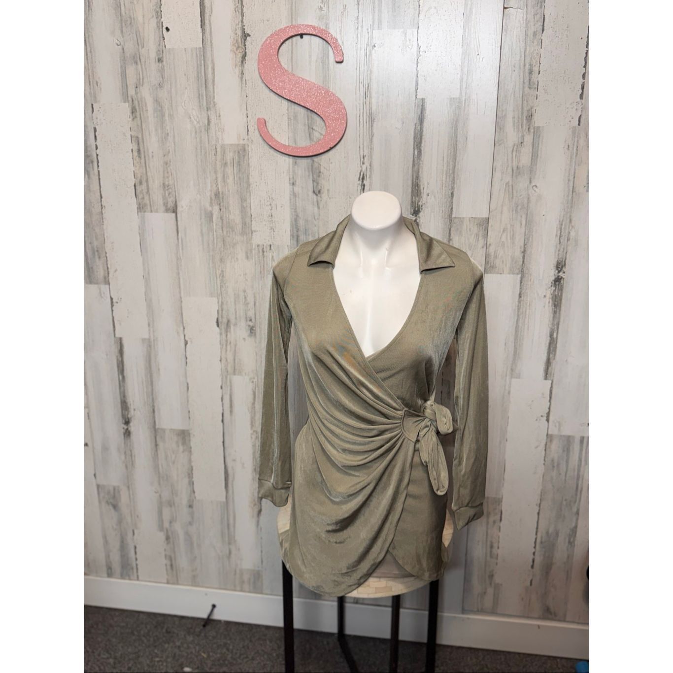 Forever 21 Forever 21 Gold Satin Wrap Dress | Long Sleeve Collared Mini Dress Size Small Size S / US 4 / IT 40 - 2 Thumbnail