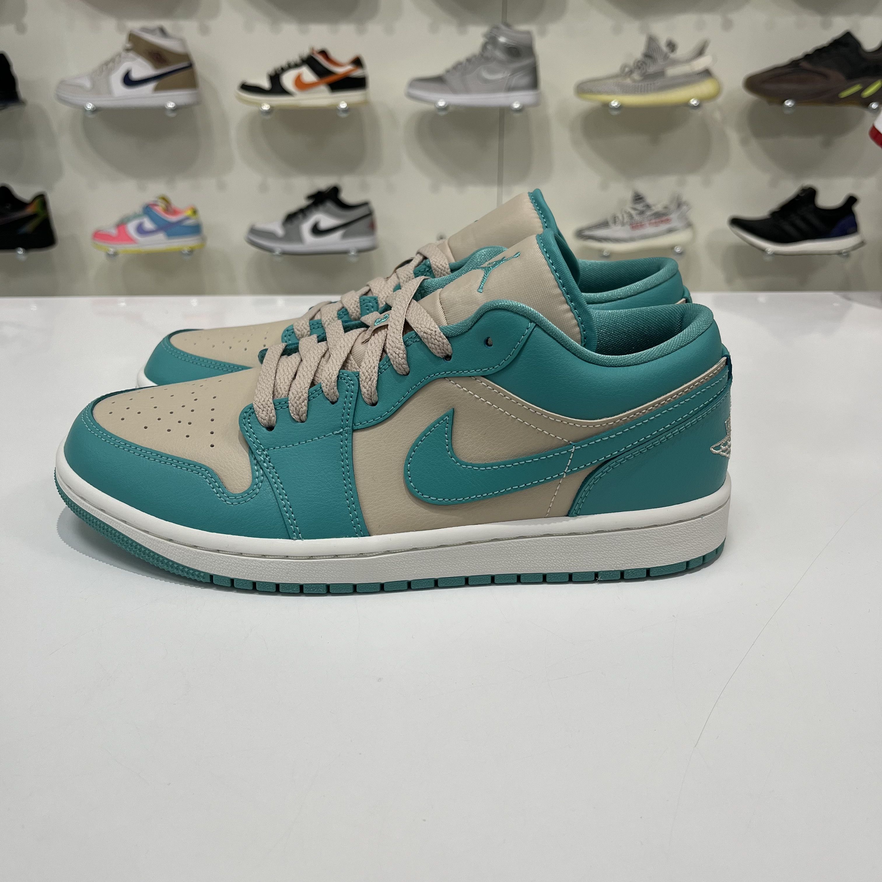 Nike Air Jordan 1 Low Tropical Teal (W) Size US 10 / IT 40 - 2 Thumbnail