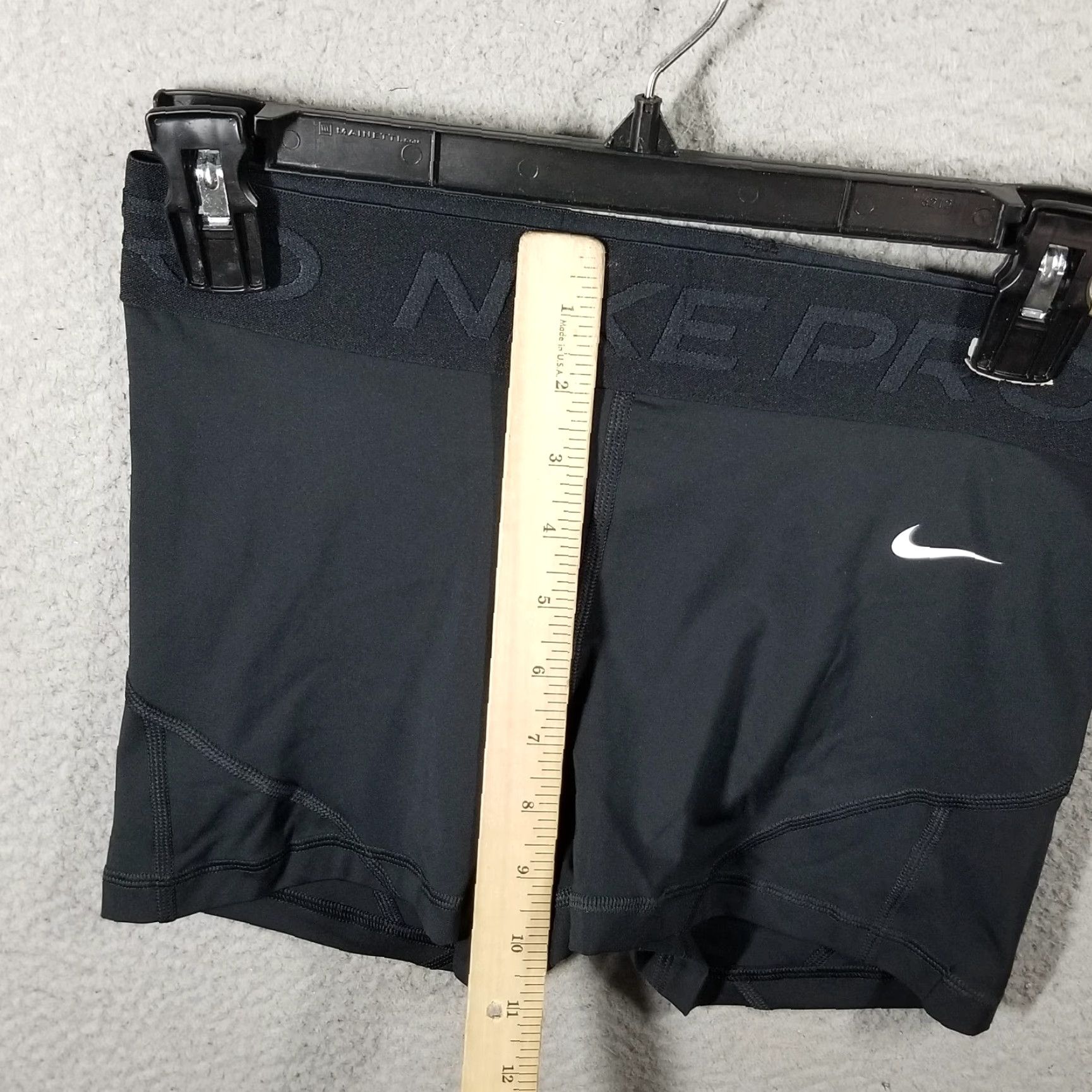 Nike Nike Pro Women's Mid-Rise 3" Shorts Medium Black FN3136-010 Pro Nike shorts Rise Mid 3" Women's Medium Black FN3136-010 Size 32" / US 10 / IT 46 - 4 Thumbnail