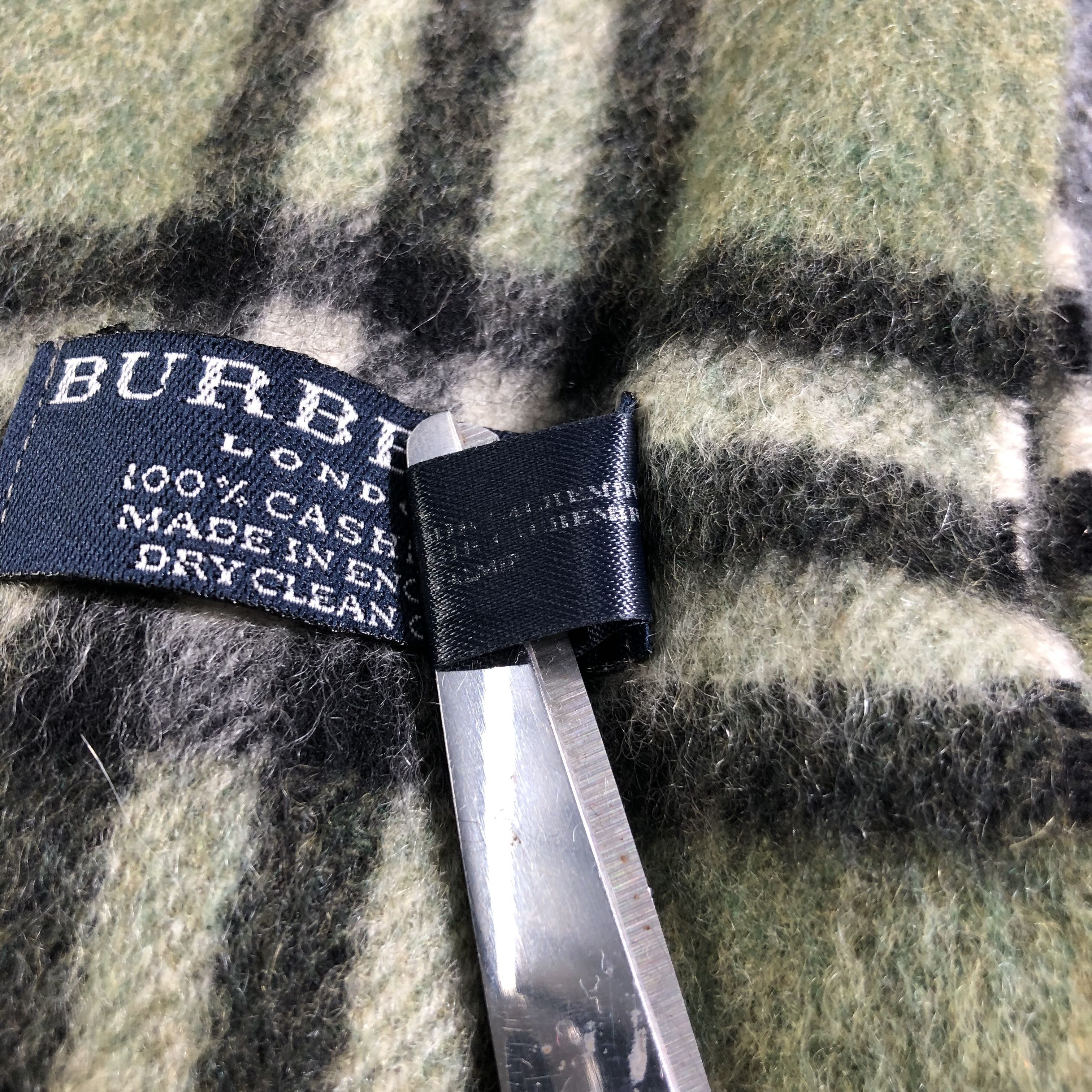 Burberry Burberrys Nova Check Cashmere Scarf Muffler Neckwear V2522 Size ONE SIZE - 5 Thumbnail