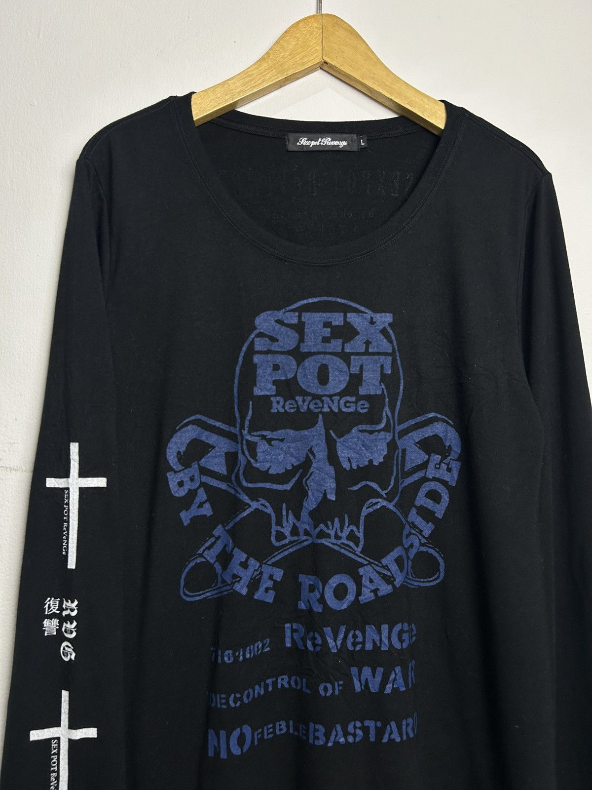 Japanese Brand Sex Pot Revenge ‘WAR’ skull Longsleeve Size US S / EU 44-46 / 1 - 4 Thumbnail
