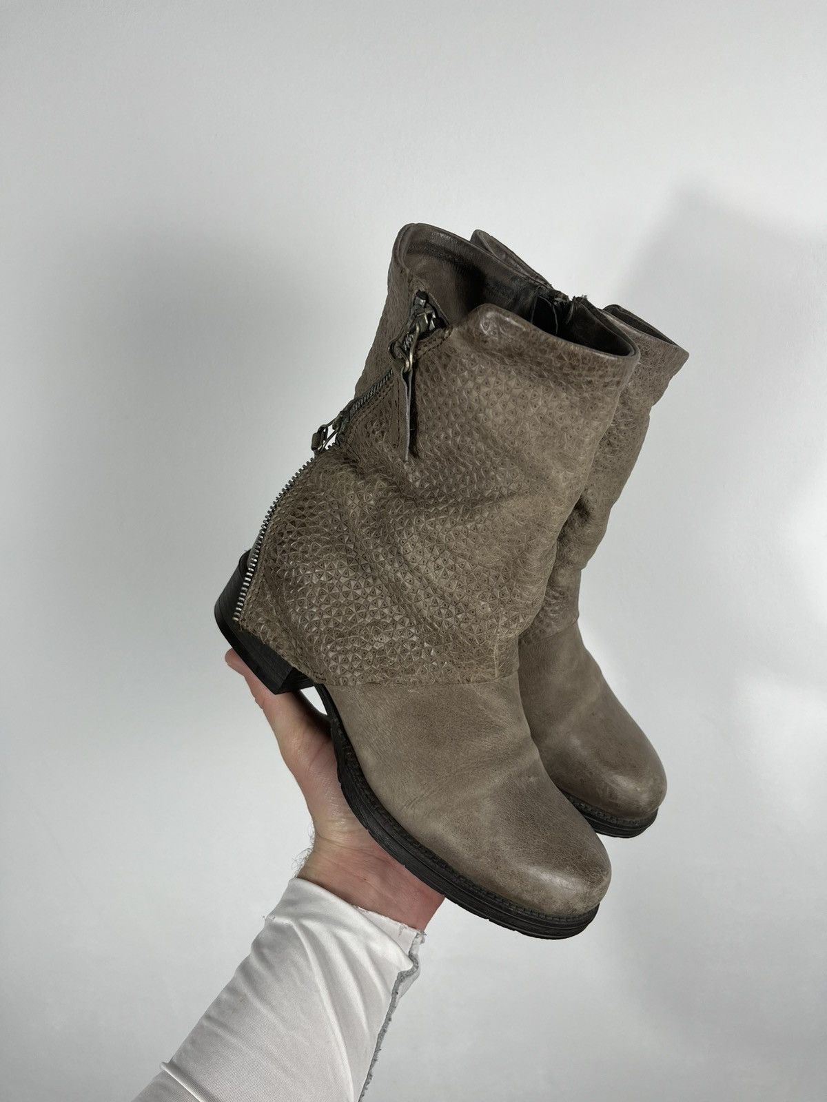 Other Womens Leather Ankle Boots Double Zip Low Heel EU 36 Size US 5.5 / IT 35.5 - 6 Thumbnail