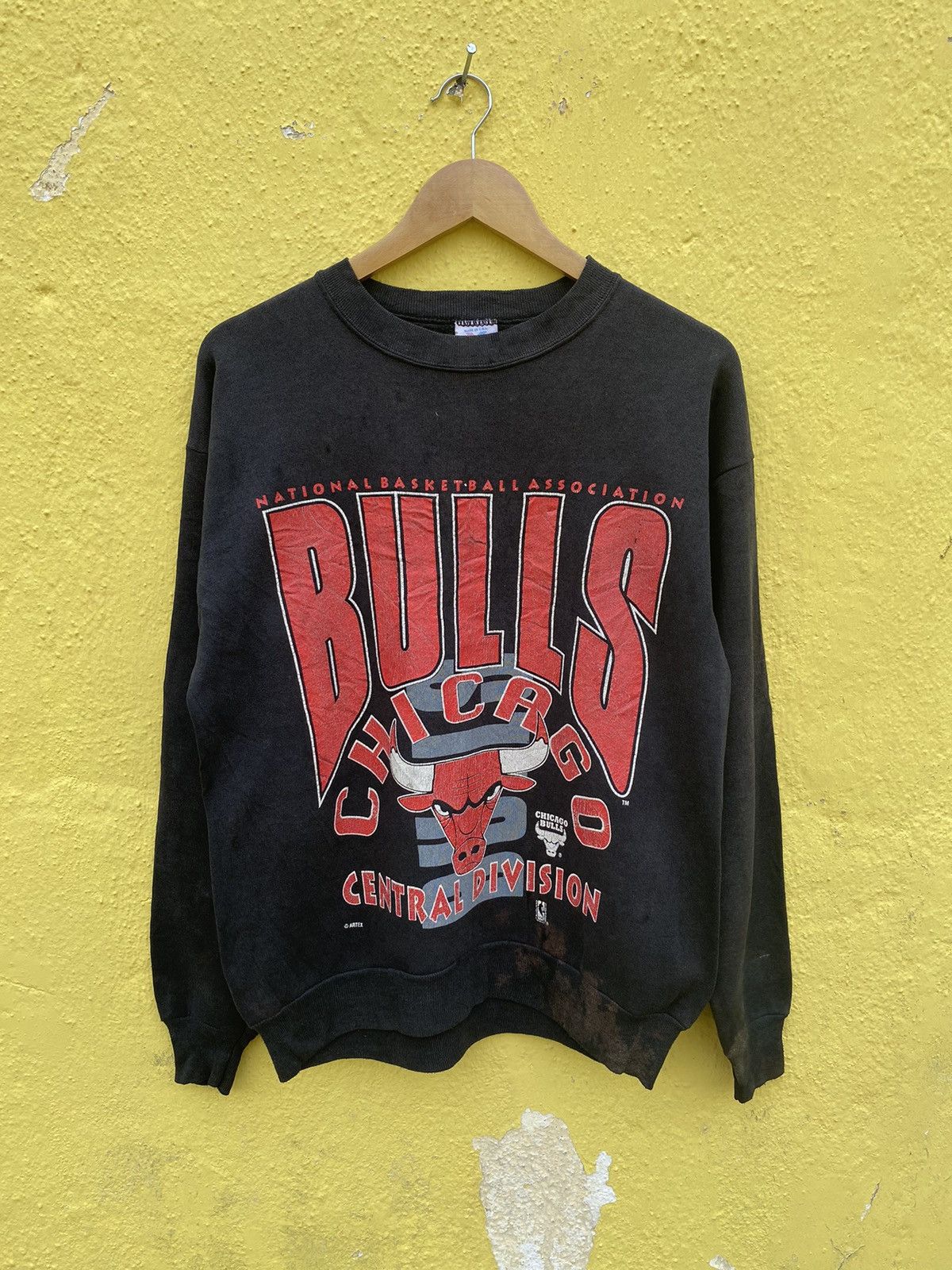 NBA × Vintage Vintage Chicago bulls NBA sunfaded sweatshirt Size US M / EU 48-50 / 2 - 3 Thumbnail