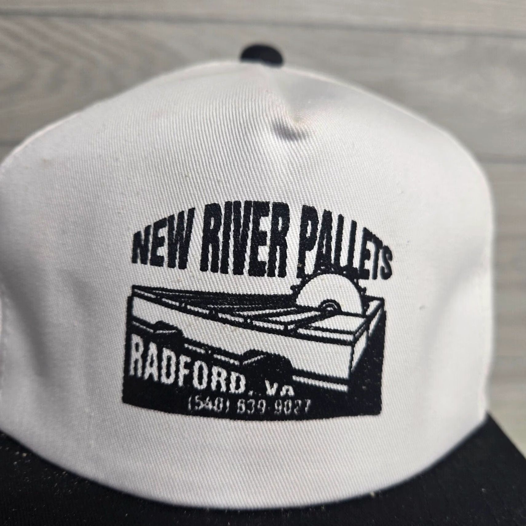 Vintage VINTAGE New River Pallets Radford VA Virginia White Snapback Trucker Hat Cap Adult Size ONE SIZE - 2 Thumbnail