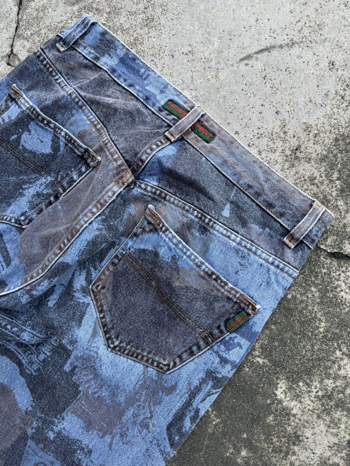 Katharine Hamnett London RARE Design🔥Vintage Katharine Hammett printed denim jeans Size US 31 - 18 Thumbnail