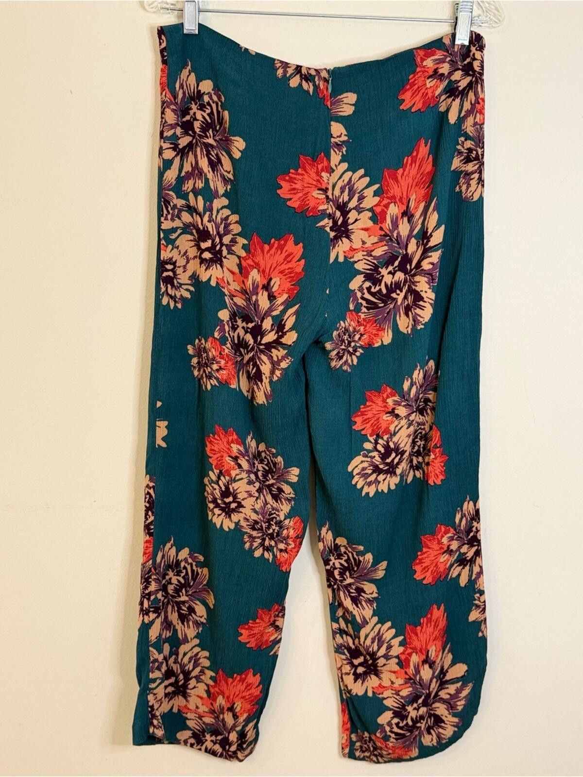 Other Honey Belle tropical crop pants green tan brown orange SZ LG Size 36" / US 14 / IT 50 - 1 Thumbnail