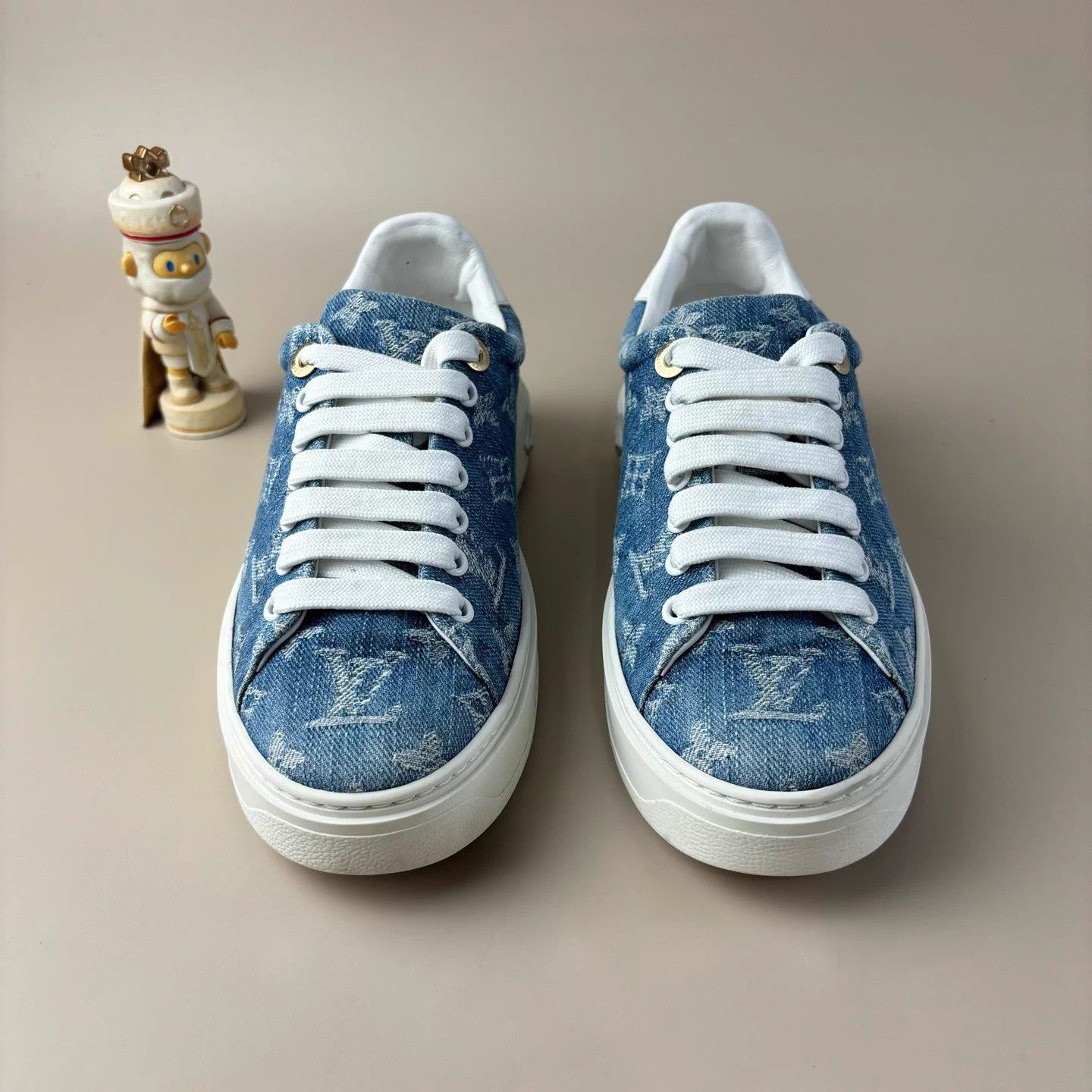Louis Vuitton LV Time out white/blue allover print 36.5 95new Size US 5.5 / IT 35.5 - 2 Thumbnail