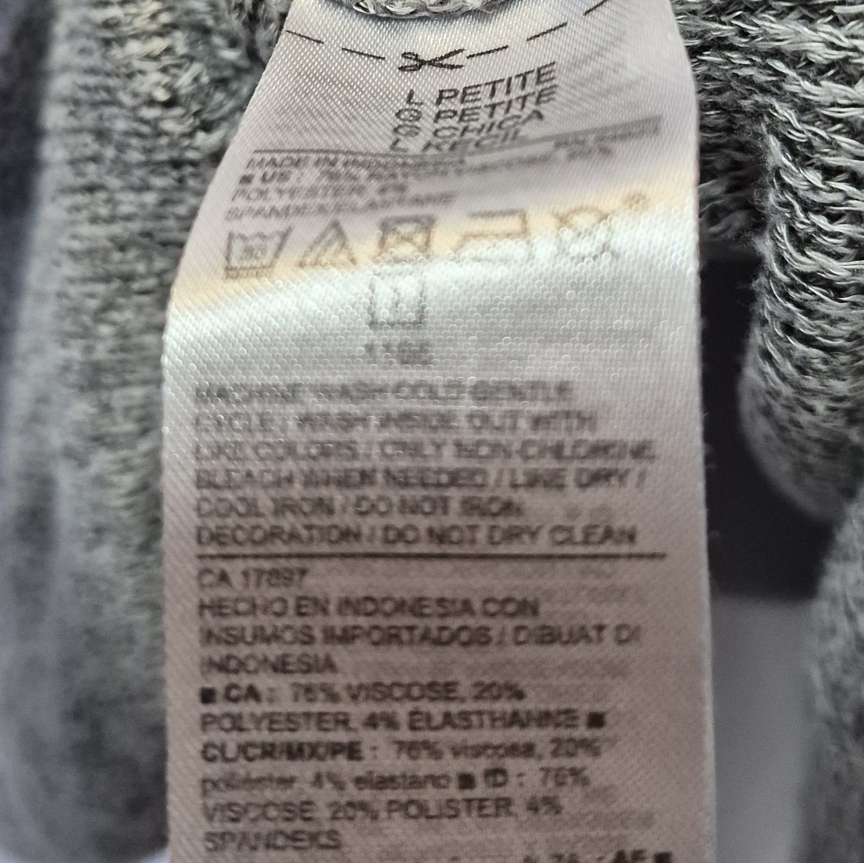 Old Navy Old Navy Large Cozy Gray Knit Boatneck Sweater Size L / US 10 / IT 46 - 2 Thumbnail