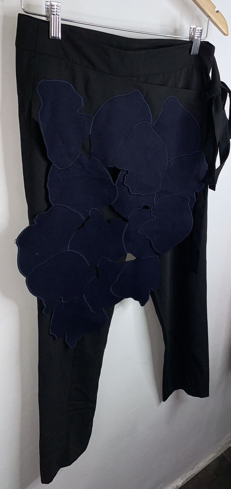 Tibi Tibi Petal Emblished Pants Size 27" / US 4 / IT 40 - 3 Thumbnail
