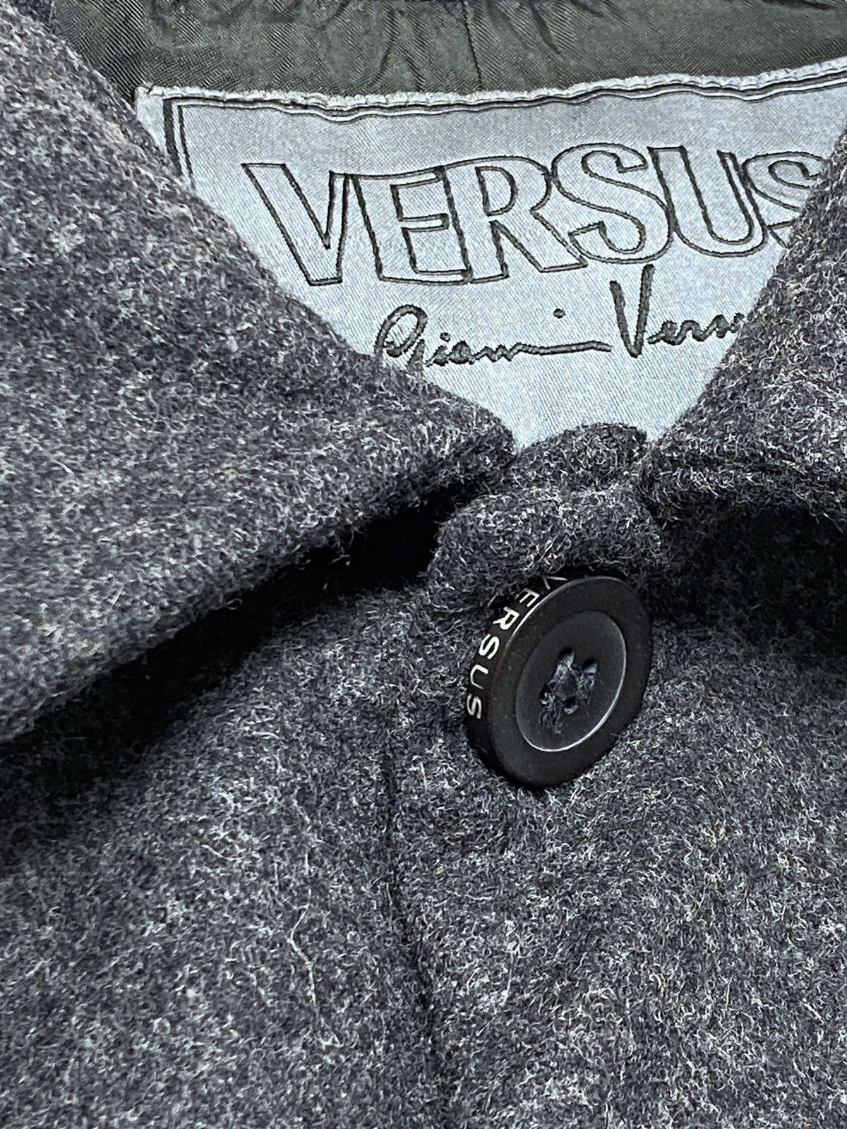 Versus Versace Vintage VERSUS VERSACE Wool Heavy Jacket Size US L / EU 52-54 / 3 - 4 Thumbnail