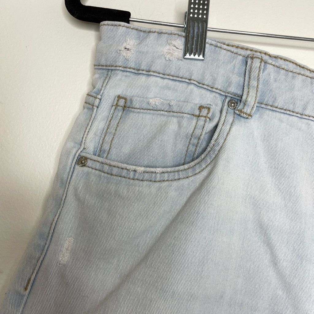 Other Refuge Denim Mom Distressed Light Wash Jean Shorts 11 Size 32" / US 10 / IT 46 - 2 Thumbnail