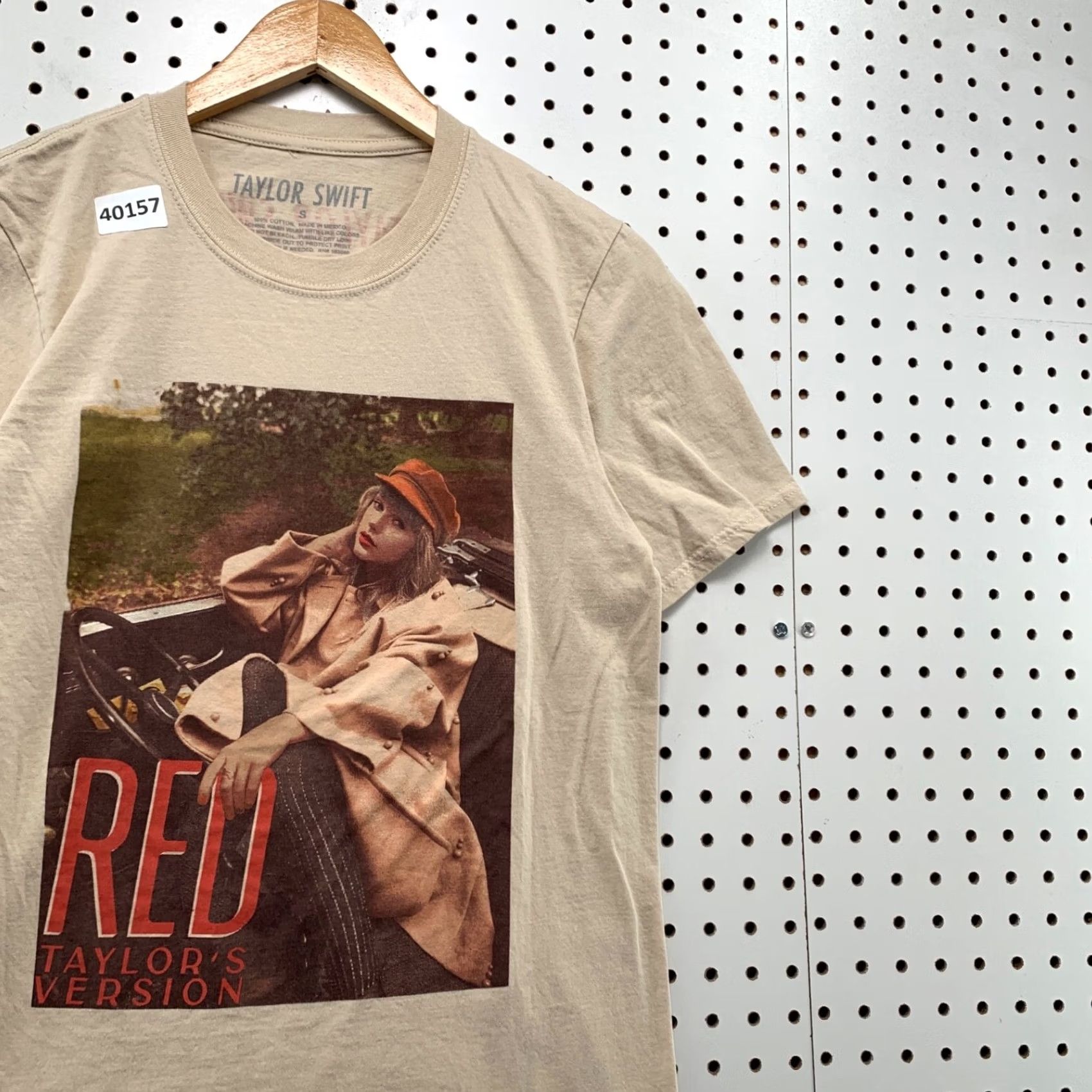 Vintage Taylor Swift Shirt Mens Small Brown Red Version Music Band TEE 17x27.5 Size US S / EU 44-46 / 1 - 6 Thumbnail