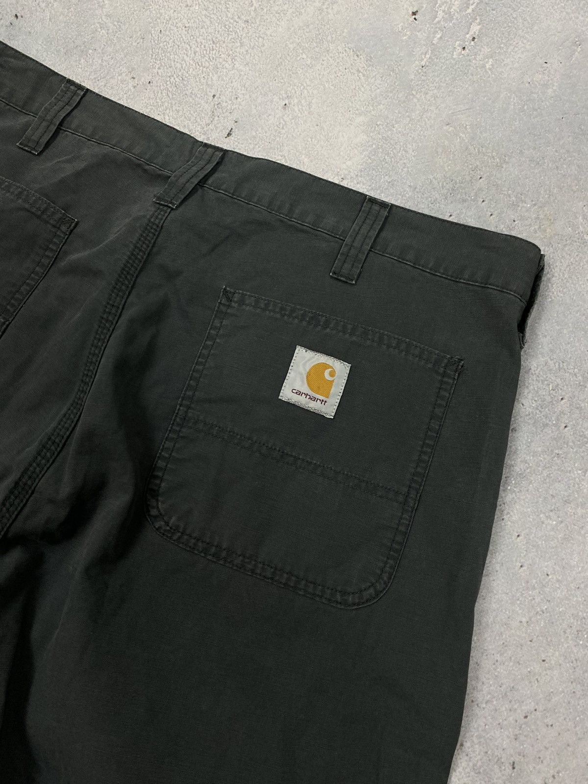 Carhartt Carhartt Bermuda cargo shorts Size US 36 / EU 52 - 2 Thumbnail