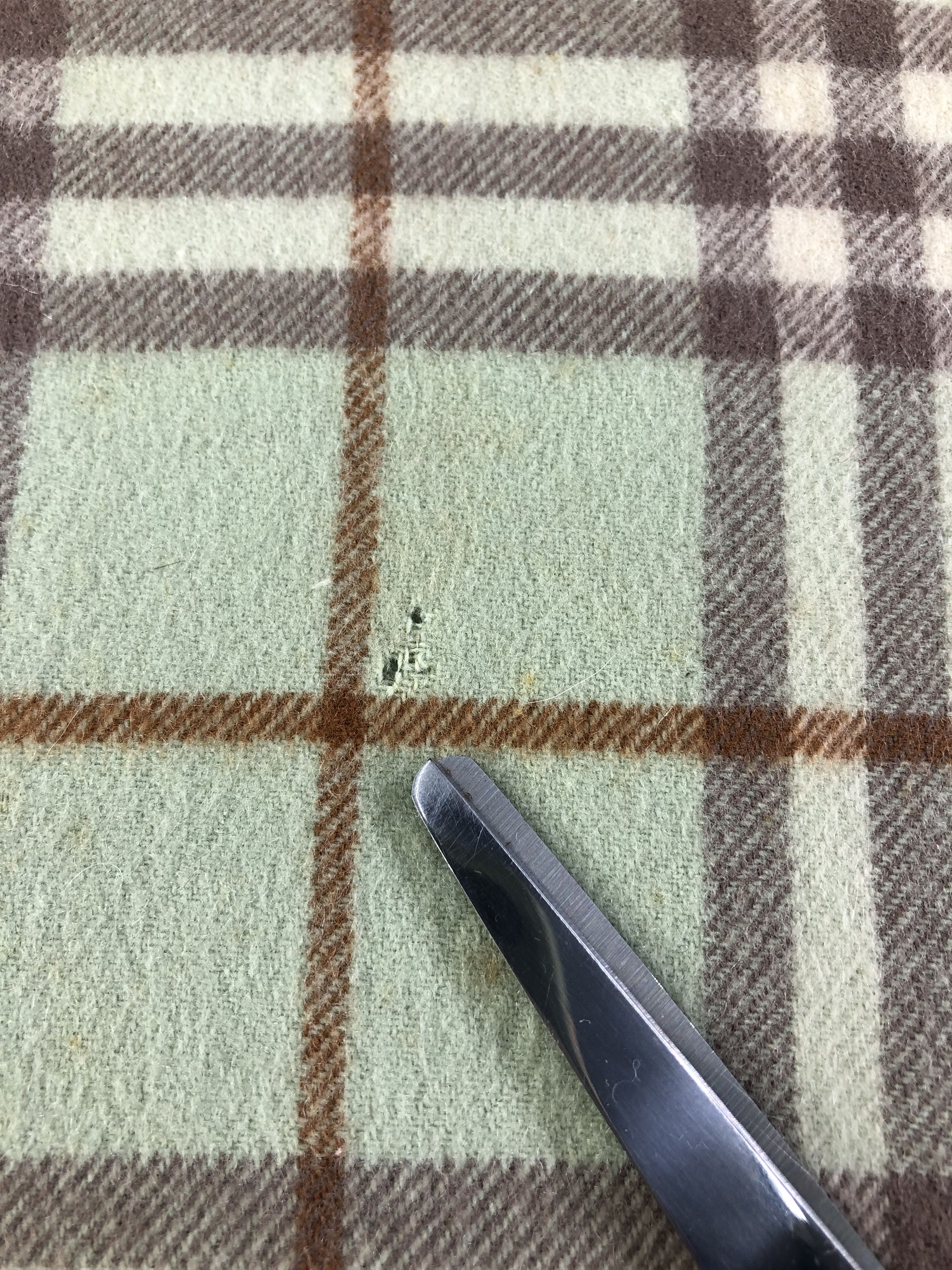 Burberry Burberrys Pure Cashmere Scarf / Muffler / Neckwear Size ONE SIZE - 5 Thumbnail