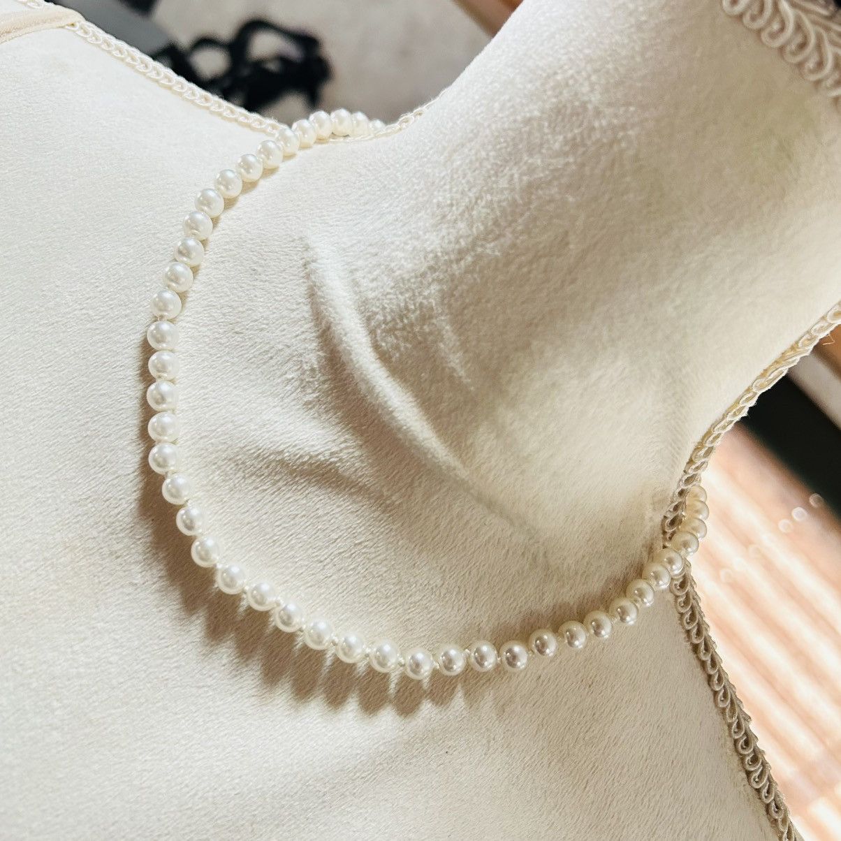 Vintage Vintage 6mm hand knotted white glass pearl necklace Size ONE SIZE - 1 Thumbnail