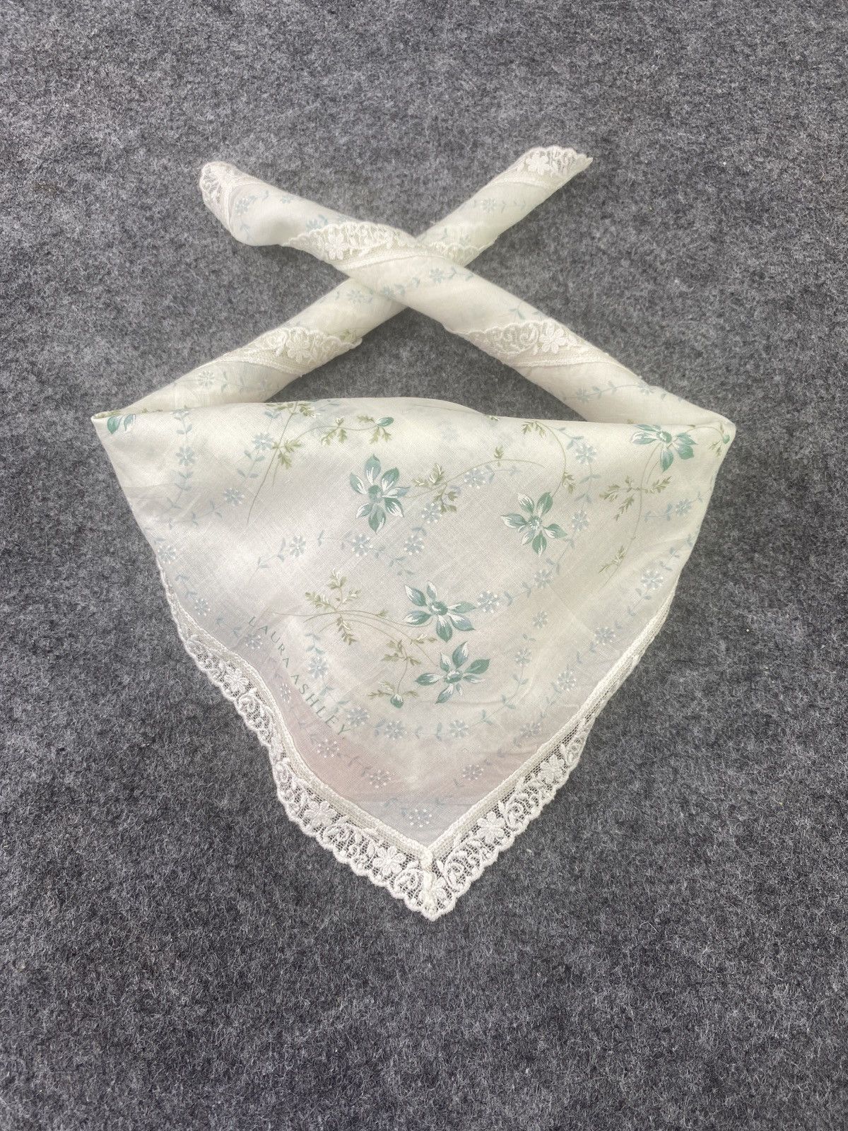Vintage Laura Ashley Handkerchief / Bandana / Neckerchief-B046 Size ONE SIZE - 2 Thumbnail