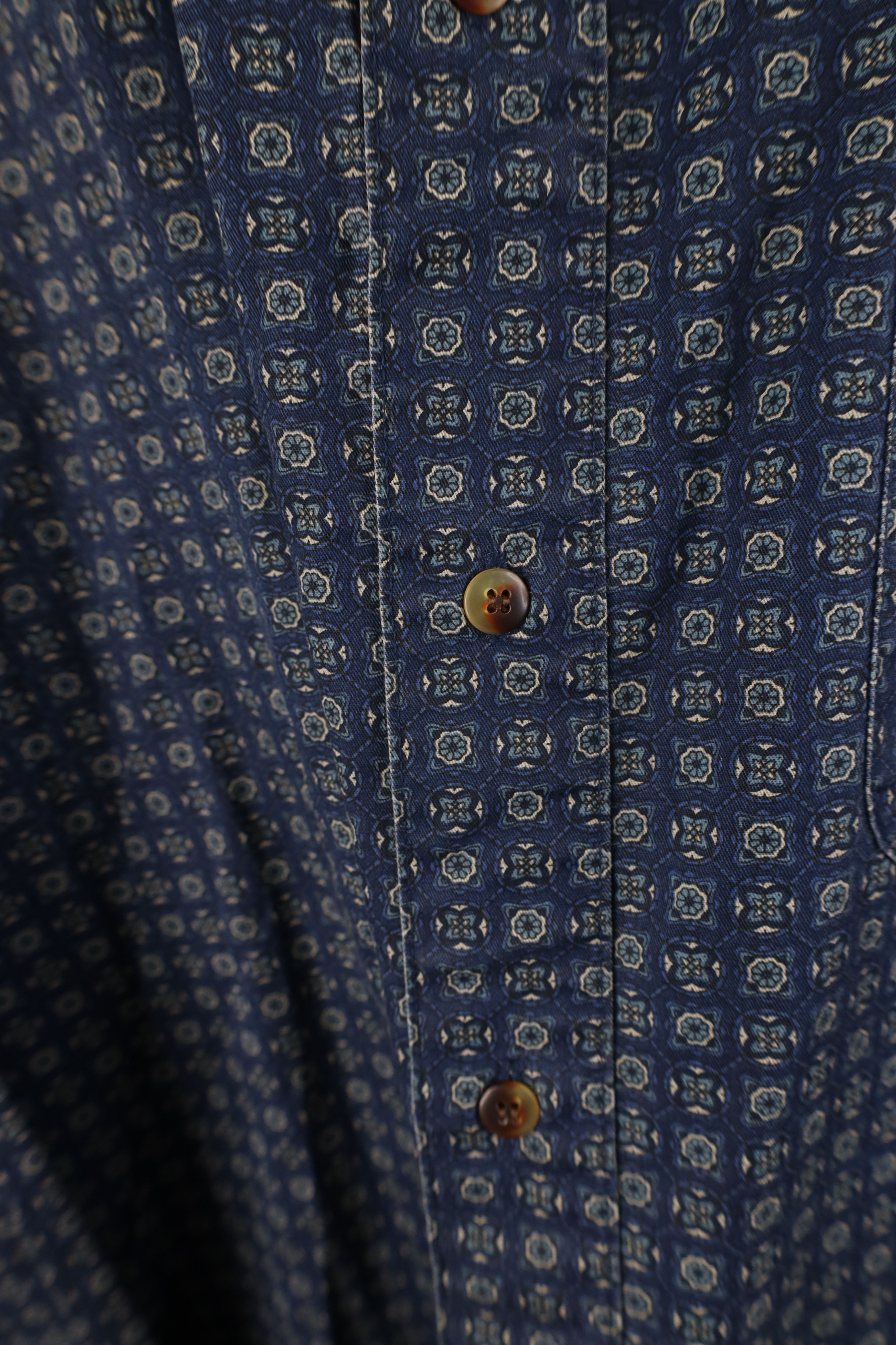 Vintage Vintage 90s Streetwear Geometric Collared Button Down Shirt Size US L / EU 52-54 / 3 - 4 Thumbnail