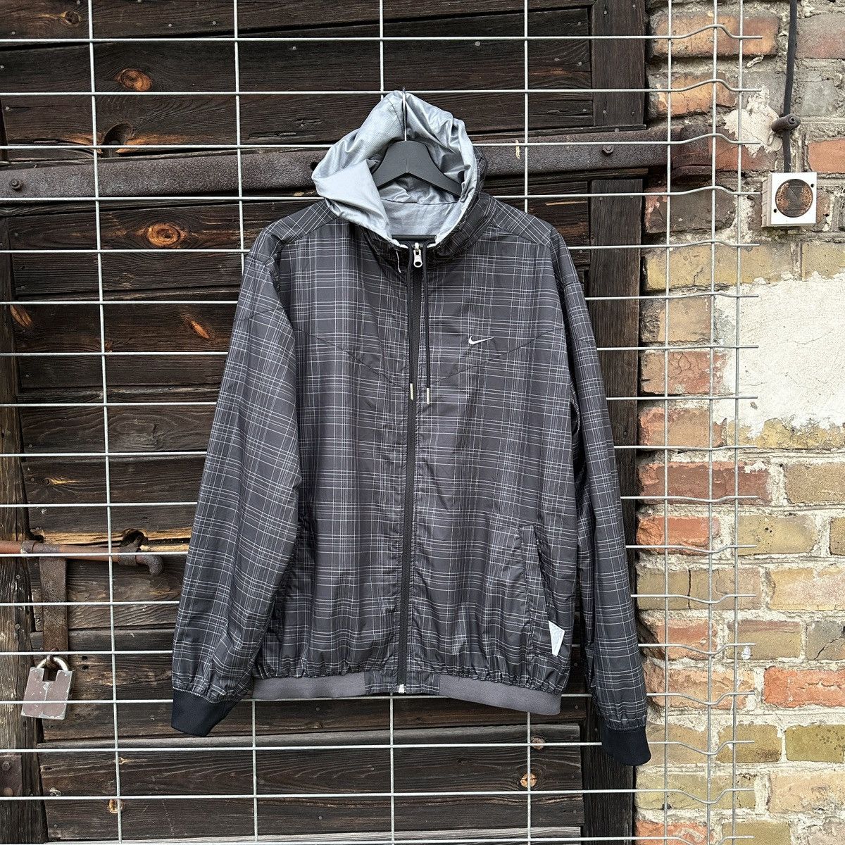 Nike Vintage Nike Jacket 2in1 Nylon Drill Y2k Style Hip Hop Sport Size US L / EU 52-54 / 3 - 14 Thumbnail