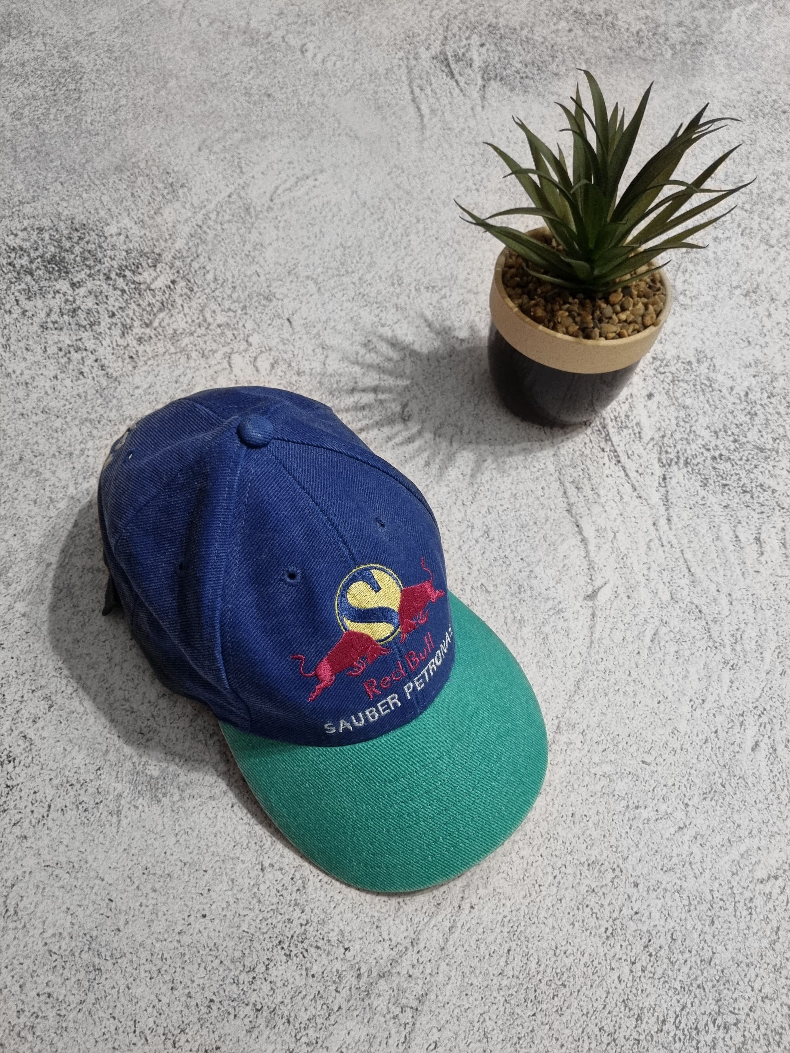 Red Bull × Vintage Vintage Red Bull 90’s Sauber Petronas Racing Cap Hat Size ONE SIZE - 4 Thumbnail