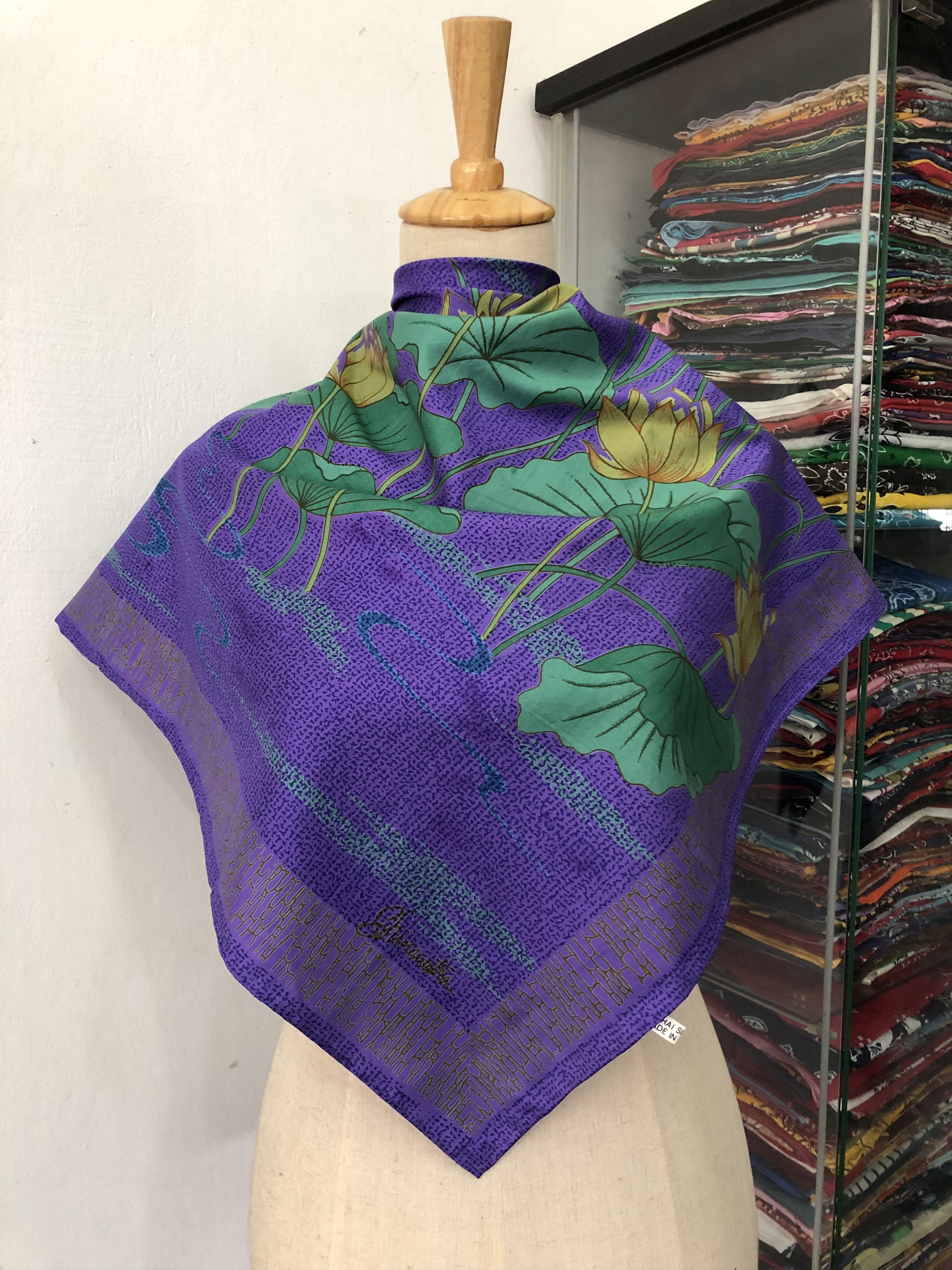 Vintage Vintage Silk Scarf Size ONE SIZE - 1 Thumbnail