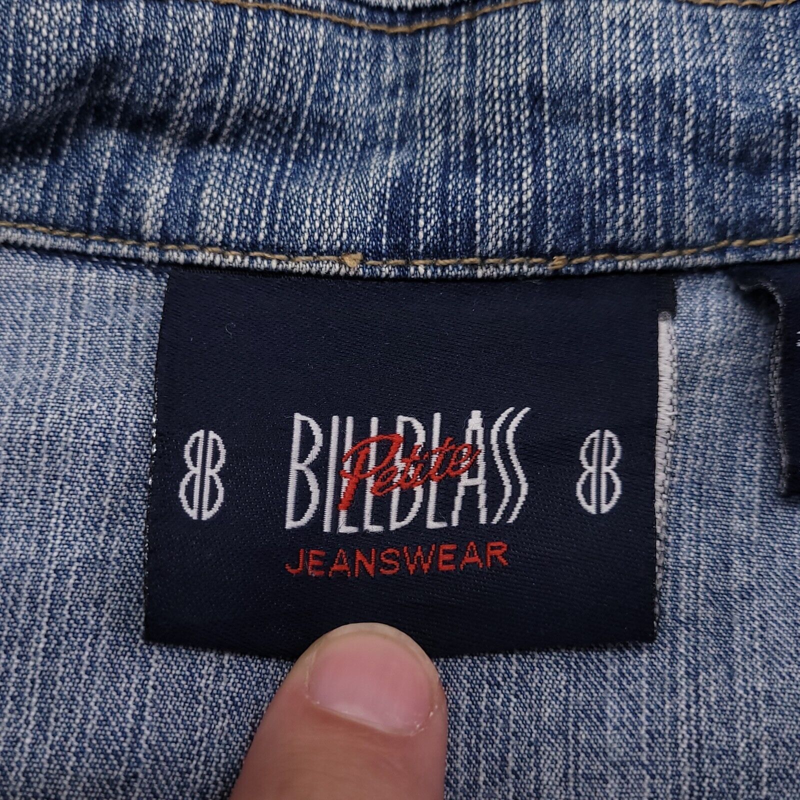Bill Blass Bill Blass Button Up Denim Jacket Womens Size Petite PM Blue Size M / US 6-8 / IT 42-44 - 3 Thumbnail