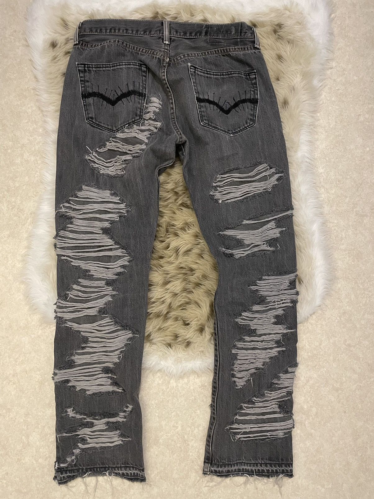 Handmade × Levi's distressed Levi’s 501 32/32 denim. Size US 32 / EU 48 - 5 Thumbnail