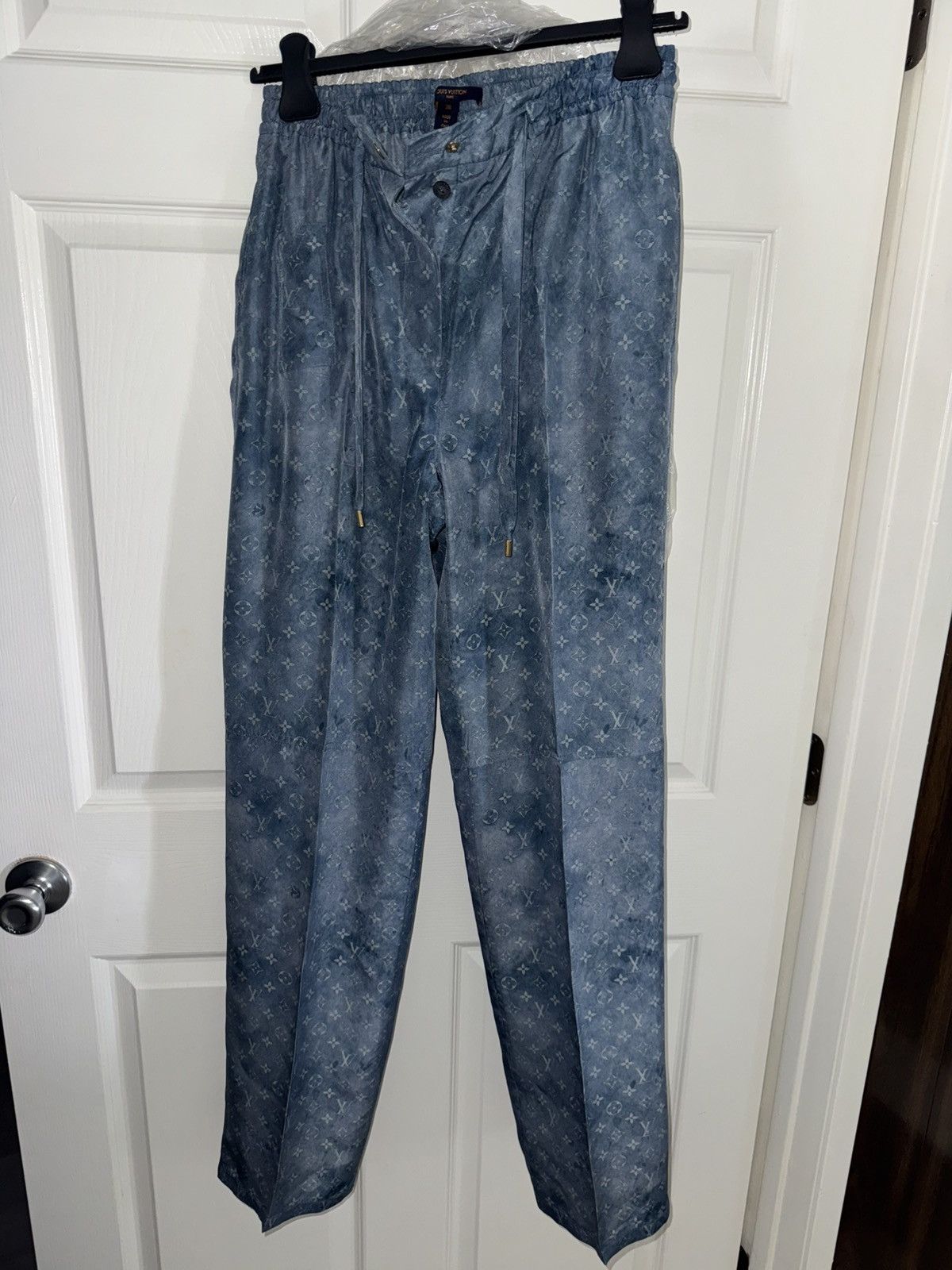 Louis Vuitton Louis Vuitton SS21 Washed Silk Monogram, IT38 Size 26" / US 2 / IT 38 - 2 Thumbnail