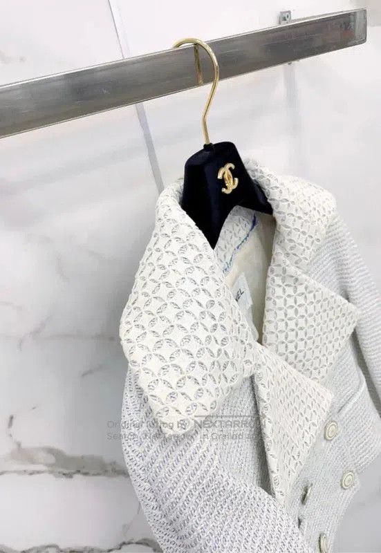 Chanel Chanel Light Blue Tweed Women's Jacket . Size S / US 4 / IT 40 - 5 Thumbnail