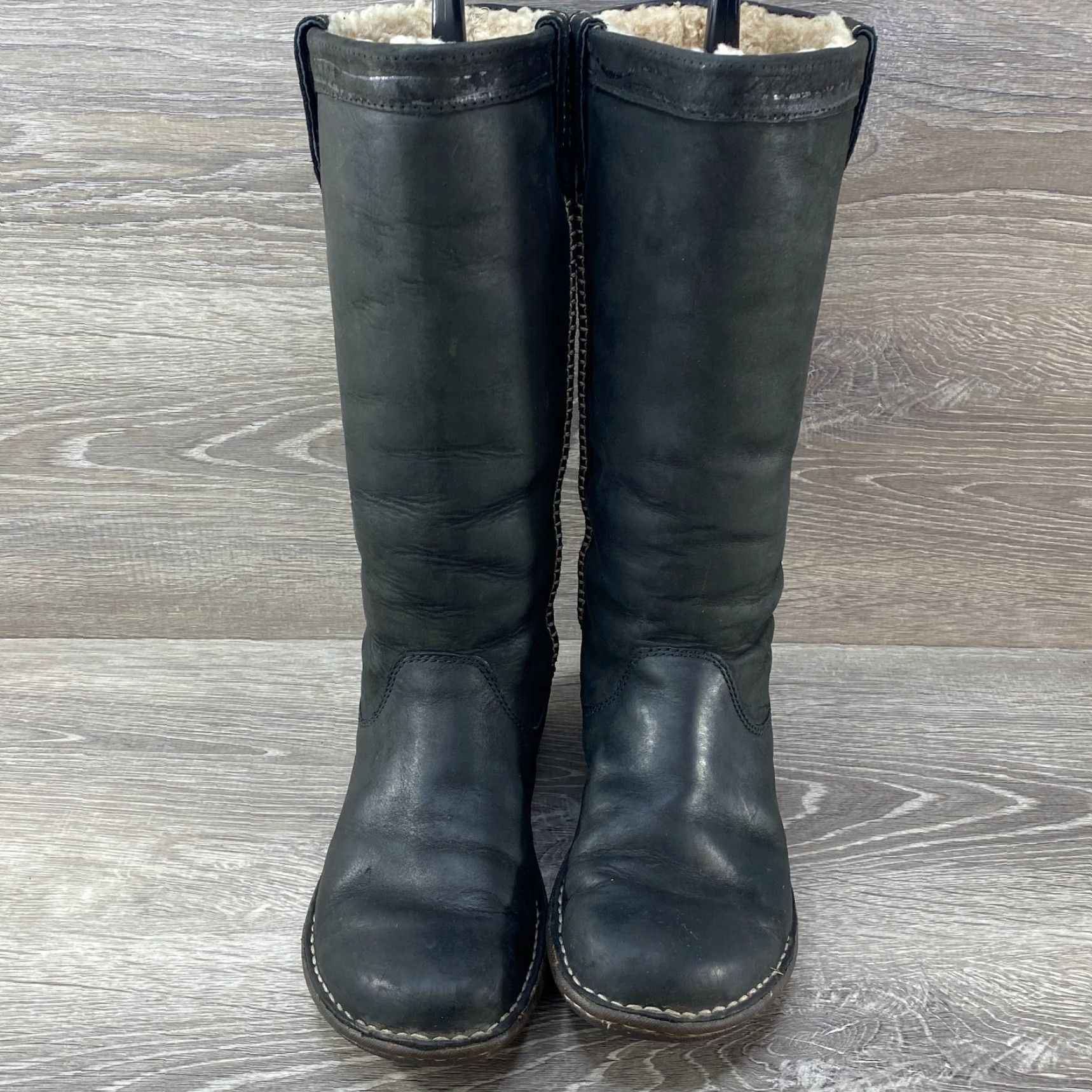 Ugg UGG Women’s 5139 Swell Black Leather Tall Winter Sheepskin Boots Booties Size 7 Size US 6 / IT 36 - 3 Thumbnail