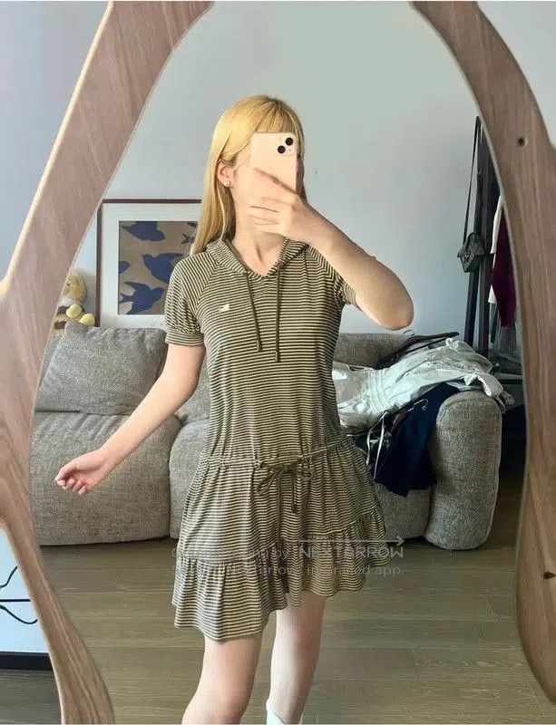 Burberry Burberry Striped Hooded Dress in Dark Brown. Size M / US 6-8 / IT 42-44 - 6 Thumbnail