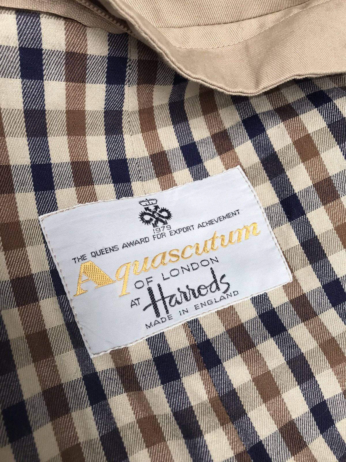 MADE IN ENGLAND AQUASCUTUM RAINCOAT EXPRESSLY FOR HARRODS