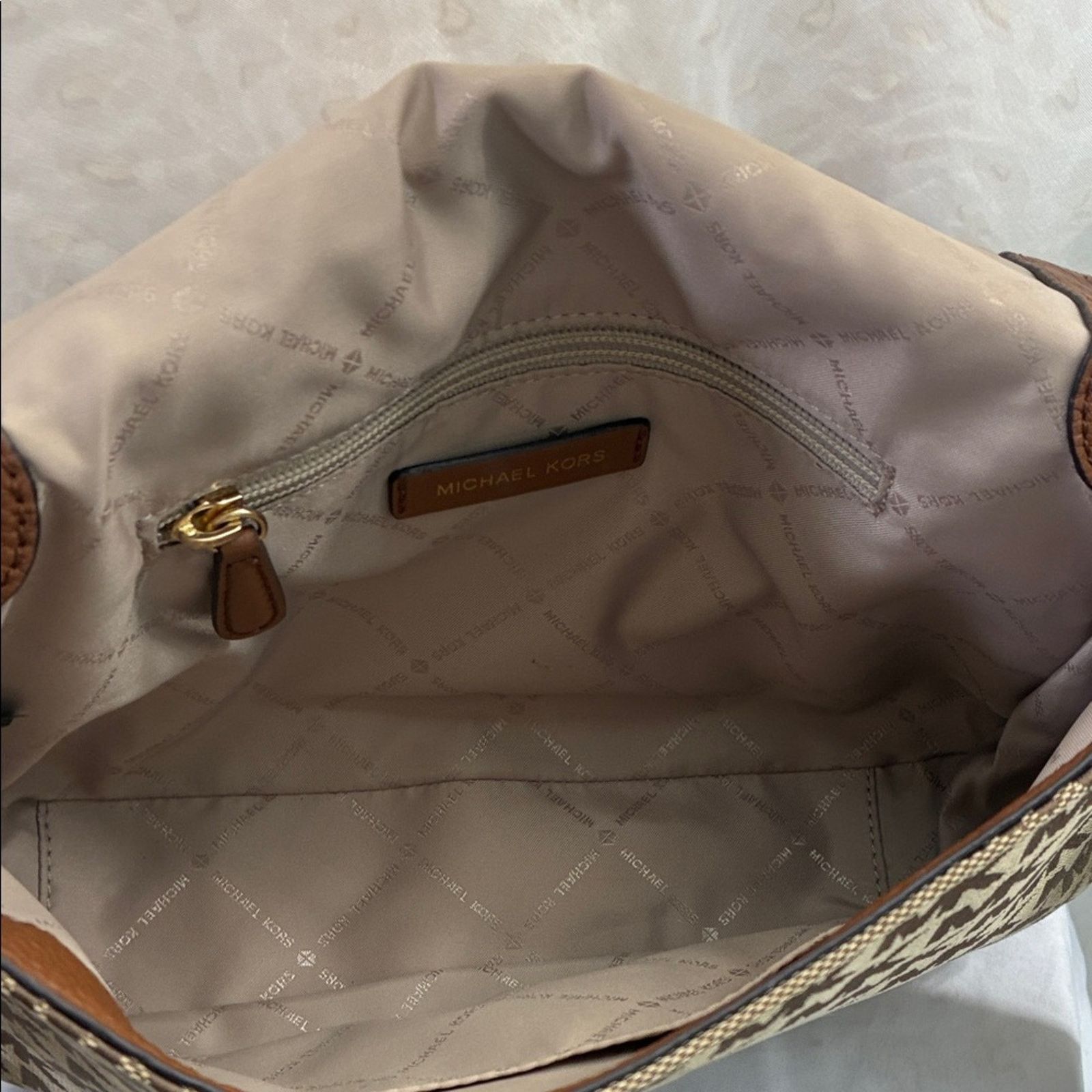 Michael Kors Michael Kors Brown and Tan Messenger Crossbody Size ONE SIZE - 8 Thumbnail