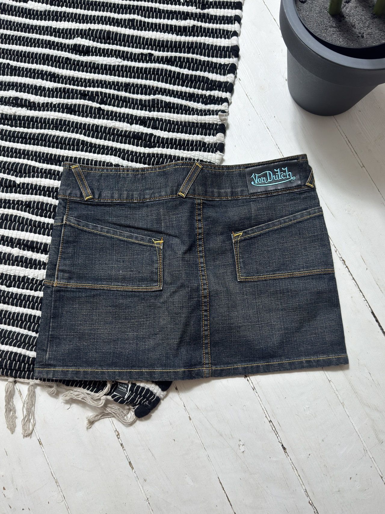 Von Dutch VINTAGE VON DUTCH 2000s MINI DENIM SKIRT Size 28" / US 6 / IT 42 - 6 Thumbnail