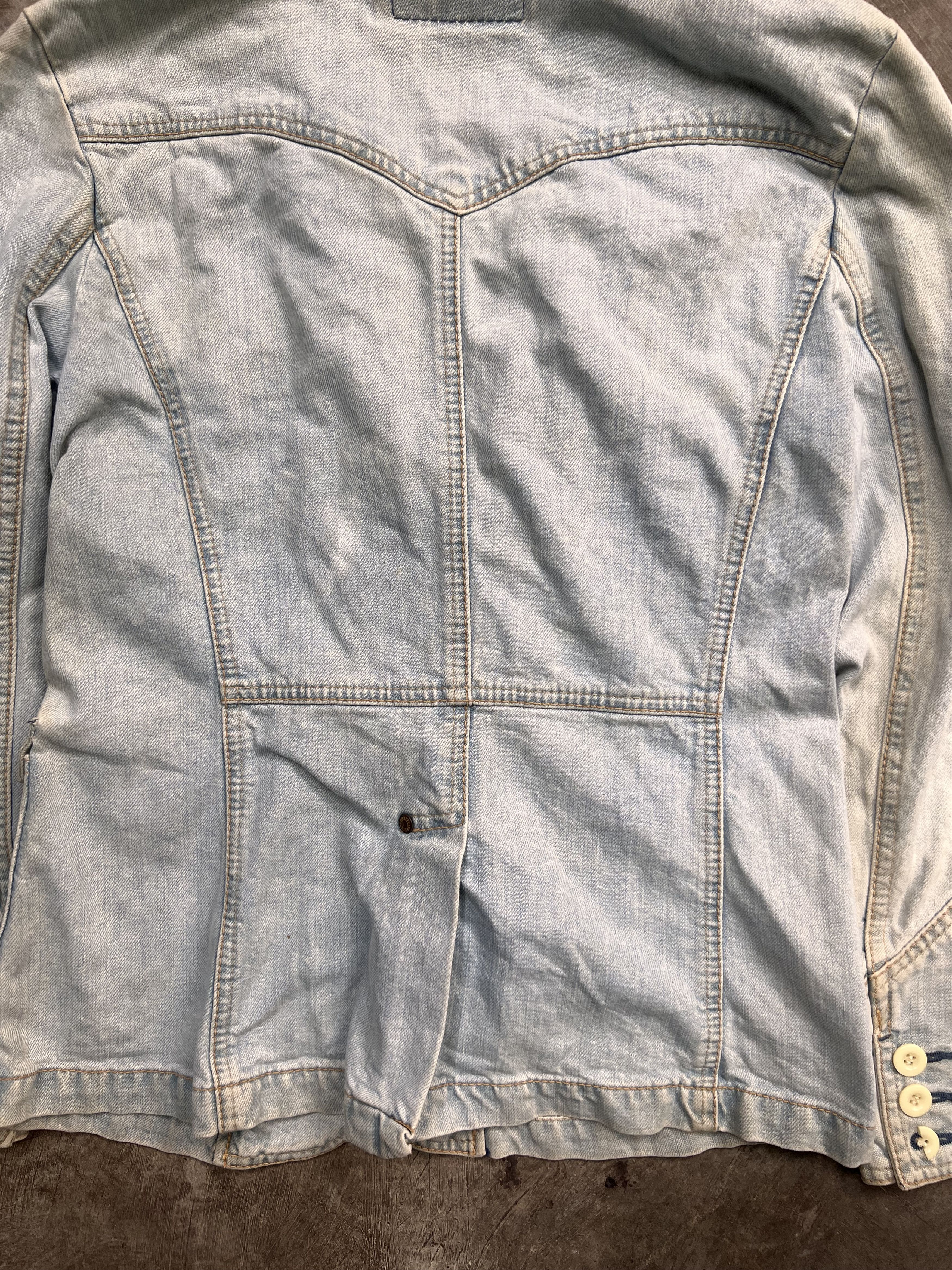 Levi's Vintage Clothing 90s Levi’s for women distressed denim jacket Size M / US 6-8 / IT 42-44 - 6 Thumbnail