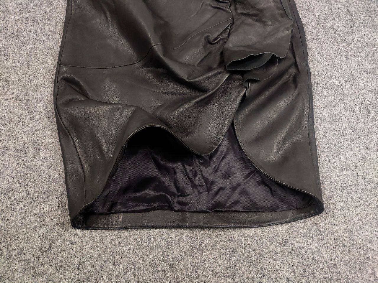 Designer Uterque Designer Black Leather Midi Skirt Size 30" / US 8 / IT 44 - 5 Thumbnail