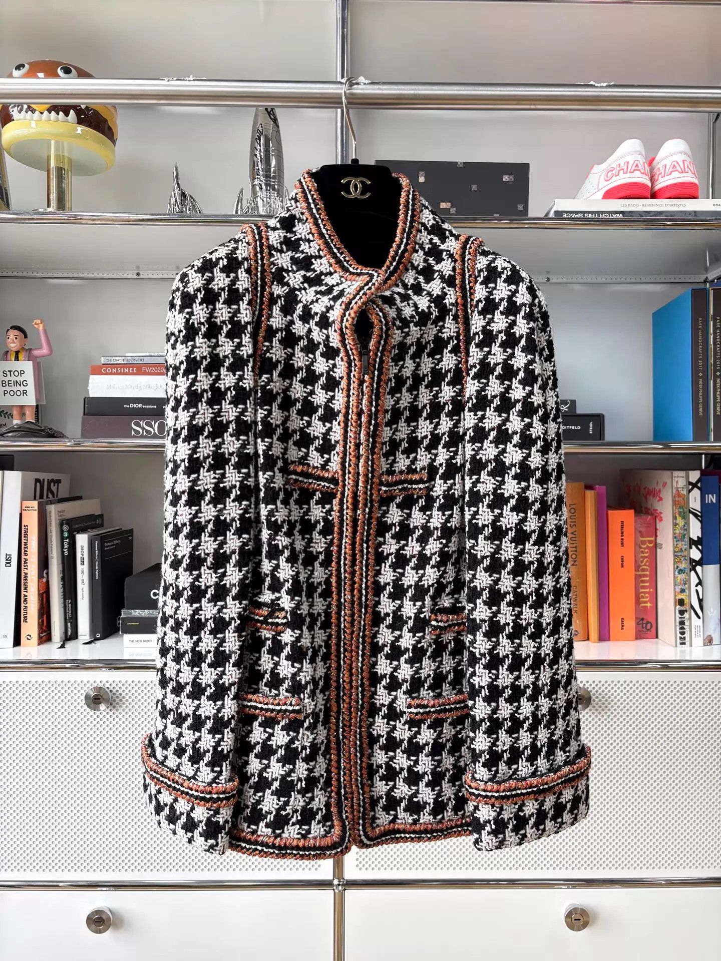 Chanel Chanel 17 houndstooth tweed jacket 36 near new Size XS / US 0-2 / IT 36-38 - 1 Thumbnail