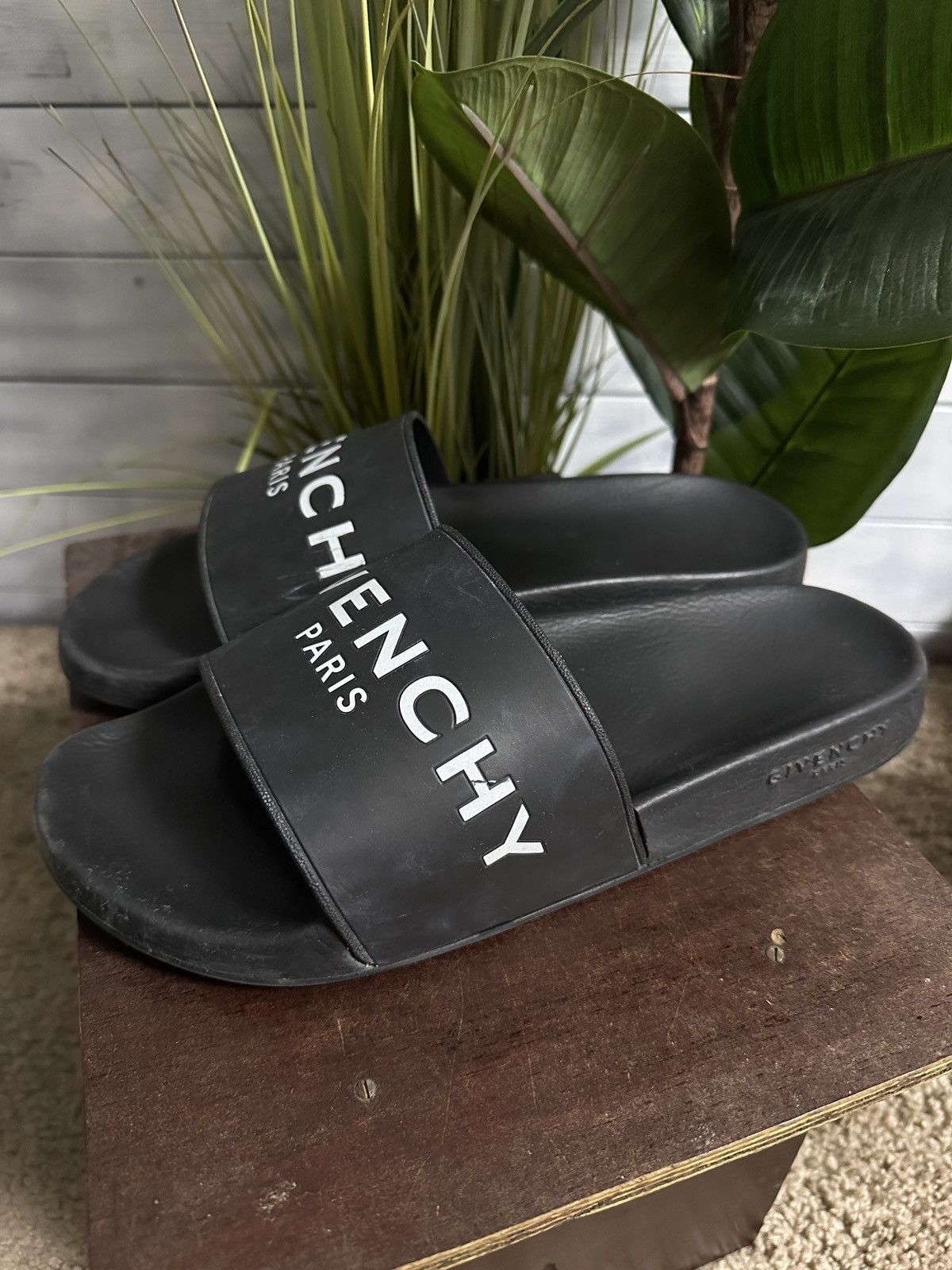 Rare Luxury Slippers Givenchy Big Logo Size 44 Color Black