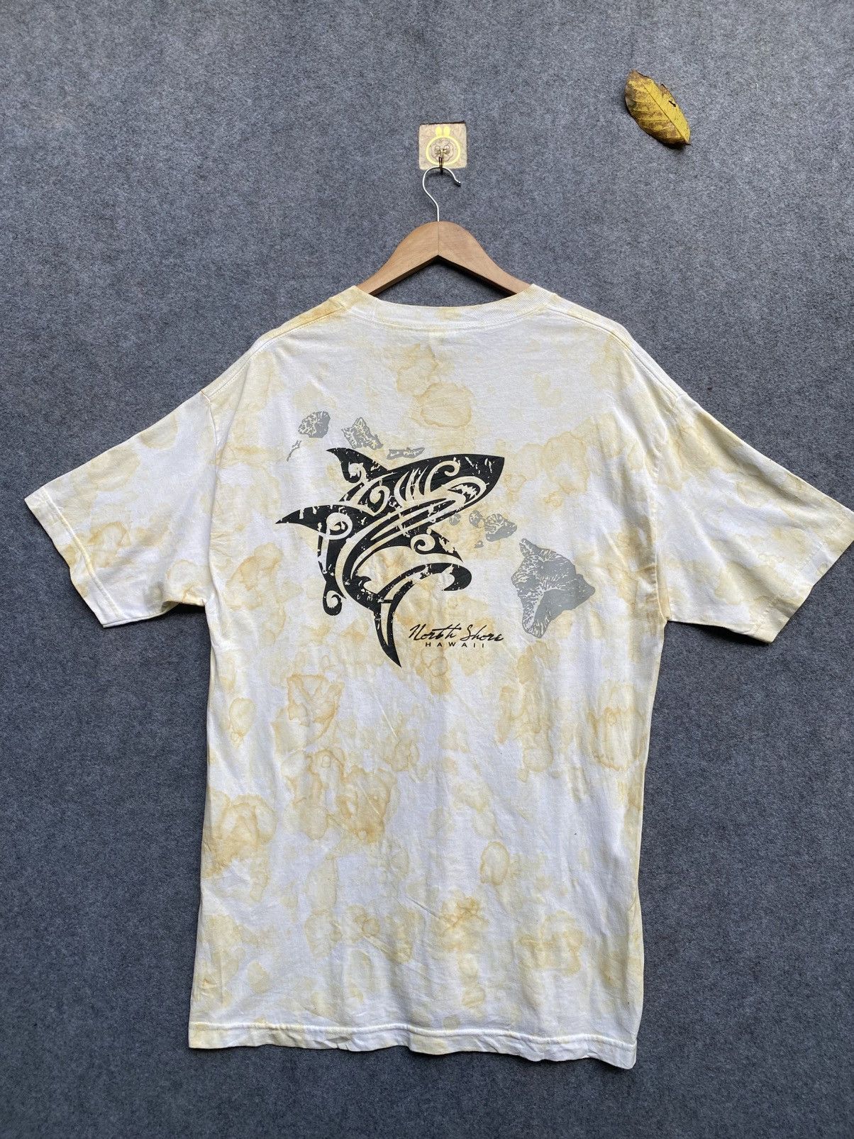 Vintage Vintage shark hawaii stain tie dye tee Size US L / EU 52-54 / 3 - 11 Thumbnail