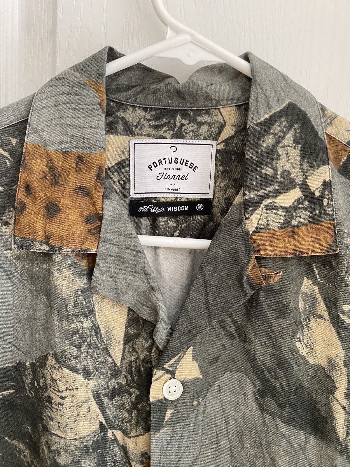 Portuguese Flannel Portuguese Flannel Abstract Pattern Camp Collar Size M Size US M / EU 48-50 / 2 - 4 Thumbnail