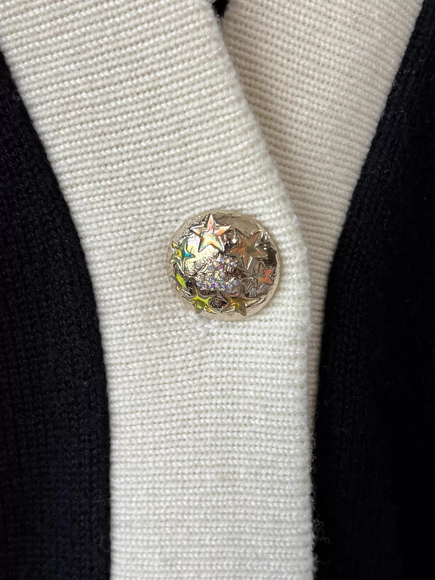 Chanel Chanel 24C 34 Cashmere Cardigan B&W w/ Glitter Hat Size XS / US 0-2 / IT 36-38 - 6 Thumbnail
