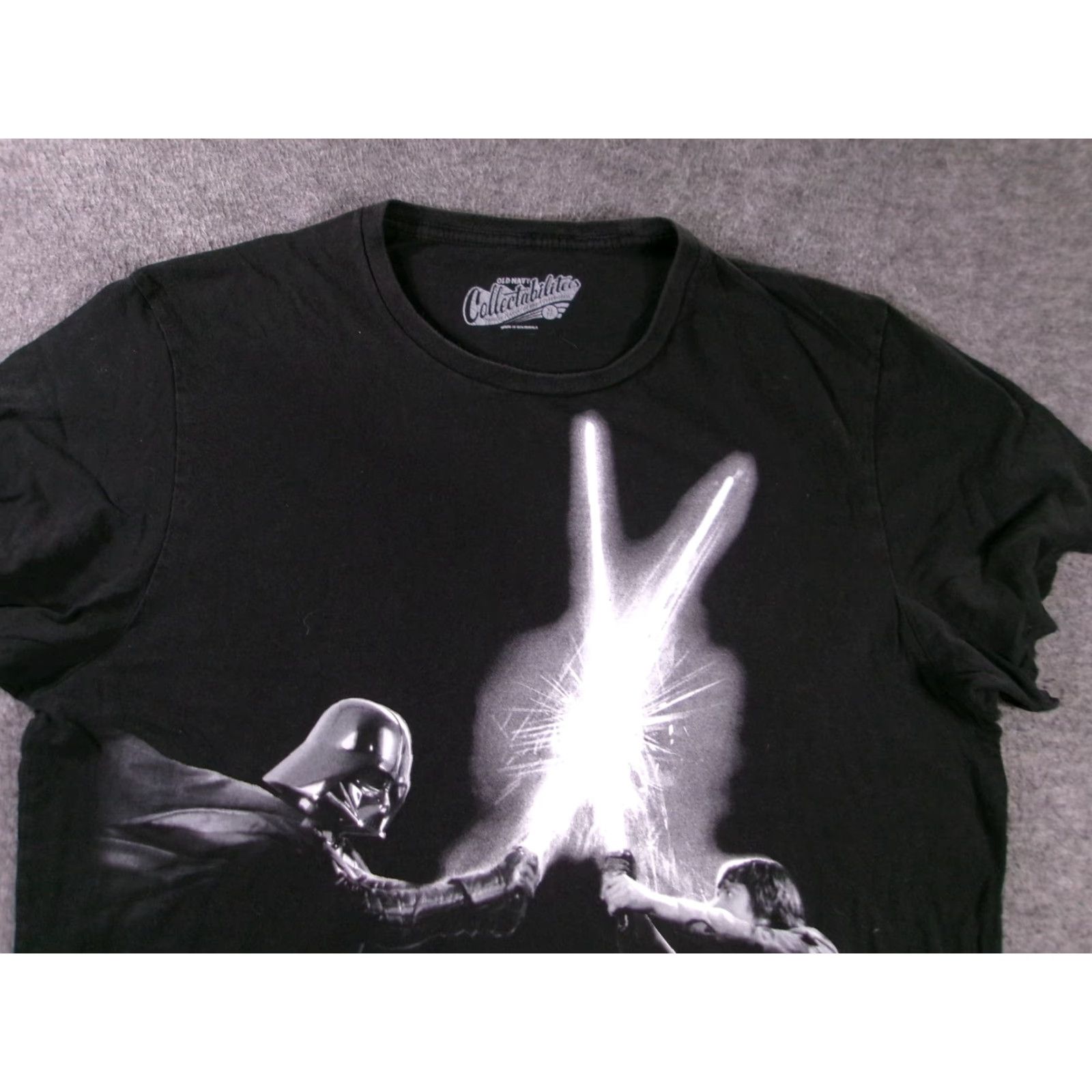 Old Navy Star Wars Shirt Men Extra Large Black Luke Vader Lightsaber Clash Old Navy Size US XL / EU 56 / 4 - 2 Thumbnail