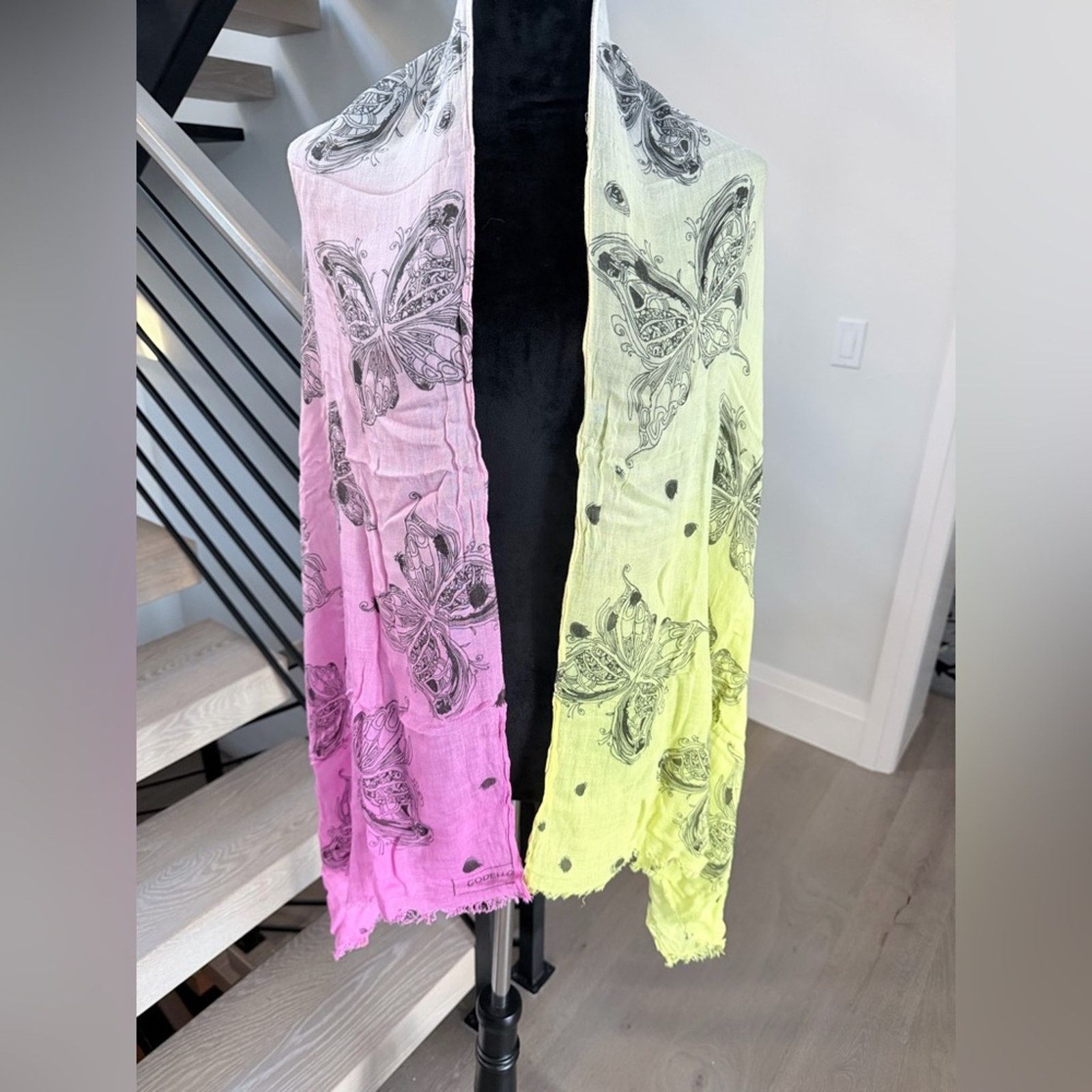 Other Godelo Pink Yellow Butterfly Scarf 100% Viscose 65*26 Size ONE SIZE - 1 Thumbnail