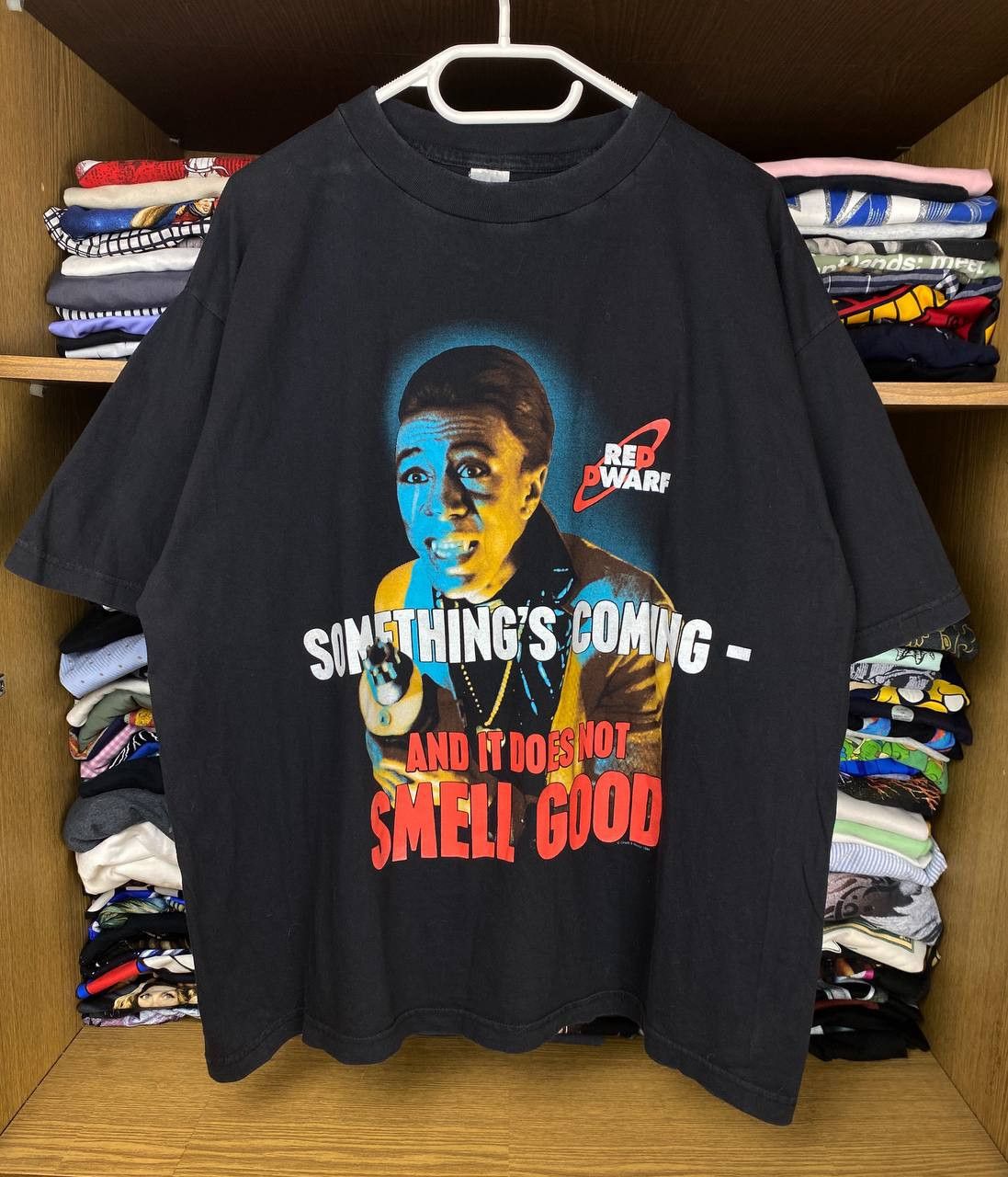 Vintage Vintage Red Dwarf 1994 "Something Coming" Graphic Tee Size US XL / EU 56 / 4 - 1 Thumbnail