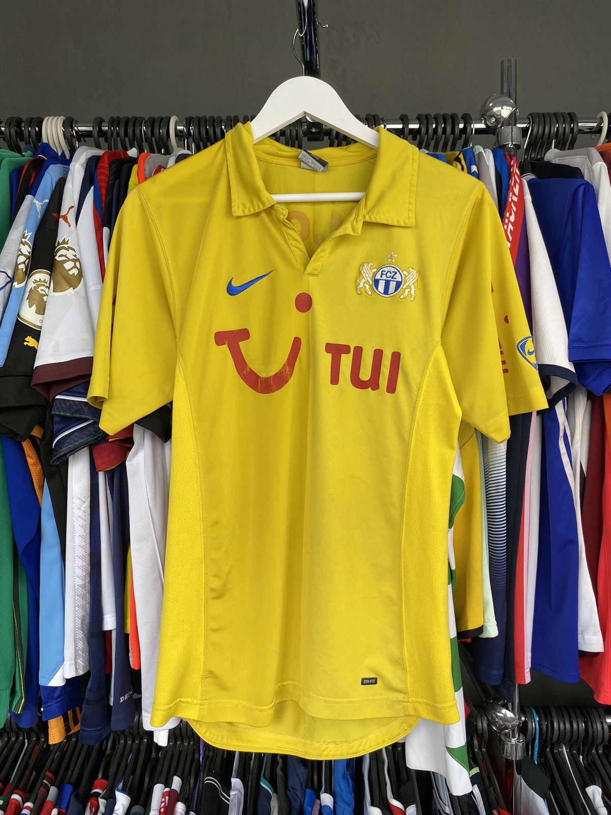 Nike 2006/08 NIKE FC ZURICH AWAY SOCCER FOOTBALL JERSEY SHIRT Size US S / EU 44-46 / 1 - 1 Thumbnail