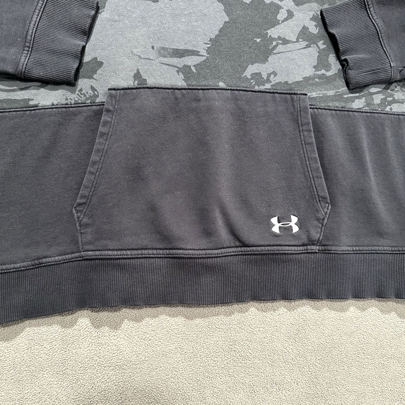 Under Armour Under Armour Hoodie Mens Large Gray Camo Color Block Faded Drawstring Sweatshirt Size US L / EU 52-54 / 3 - 7 Thumbnail