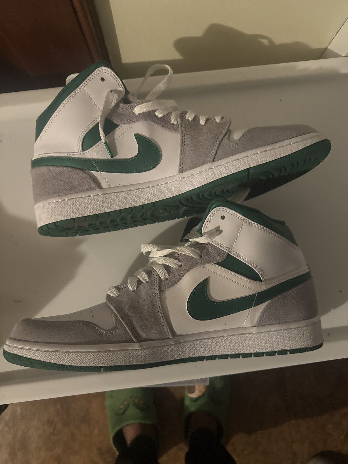 Jordan Brand Air Jordan 1 Mid SE Size US 13 / EU 46 - 3 Thumbnail
