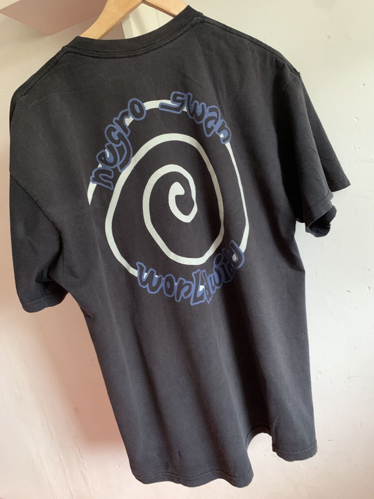Vintage Blood Orange Negro Swan T-Shirt Size US XL / EU 56 / 4 - 5 Thumbnail